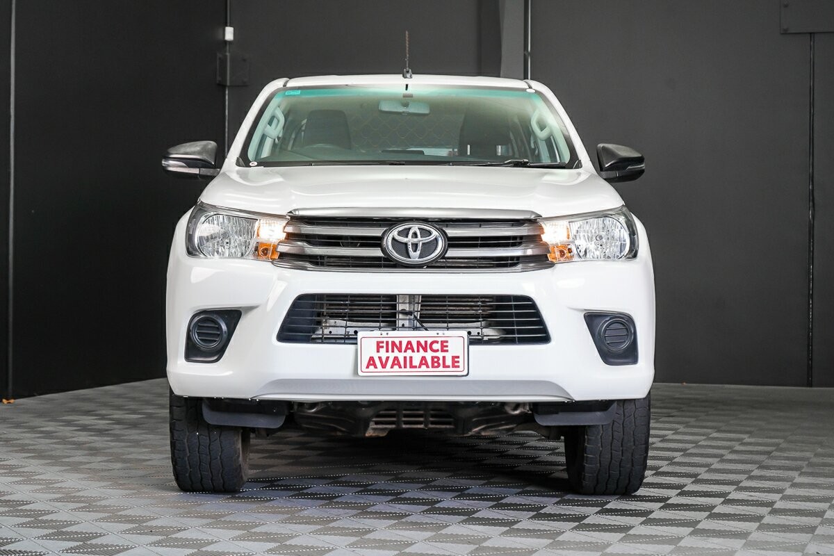 Toyota Hilux image 3