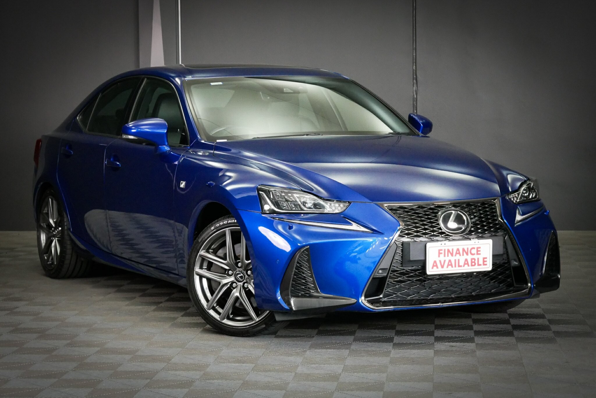 Lexus Is image 1