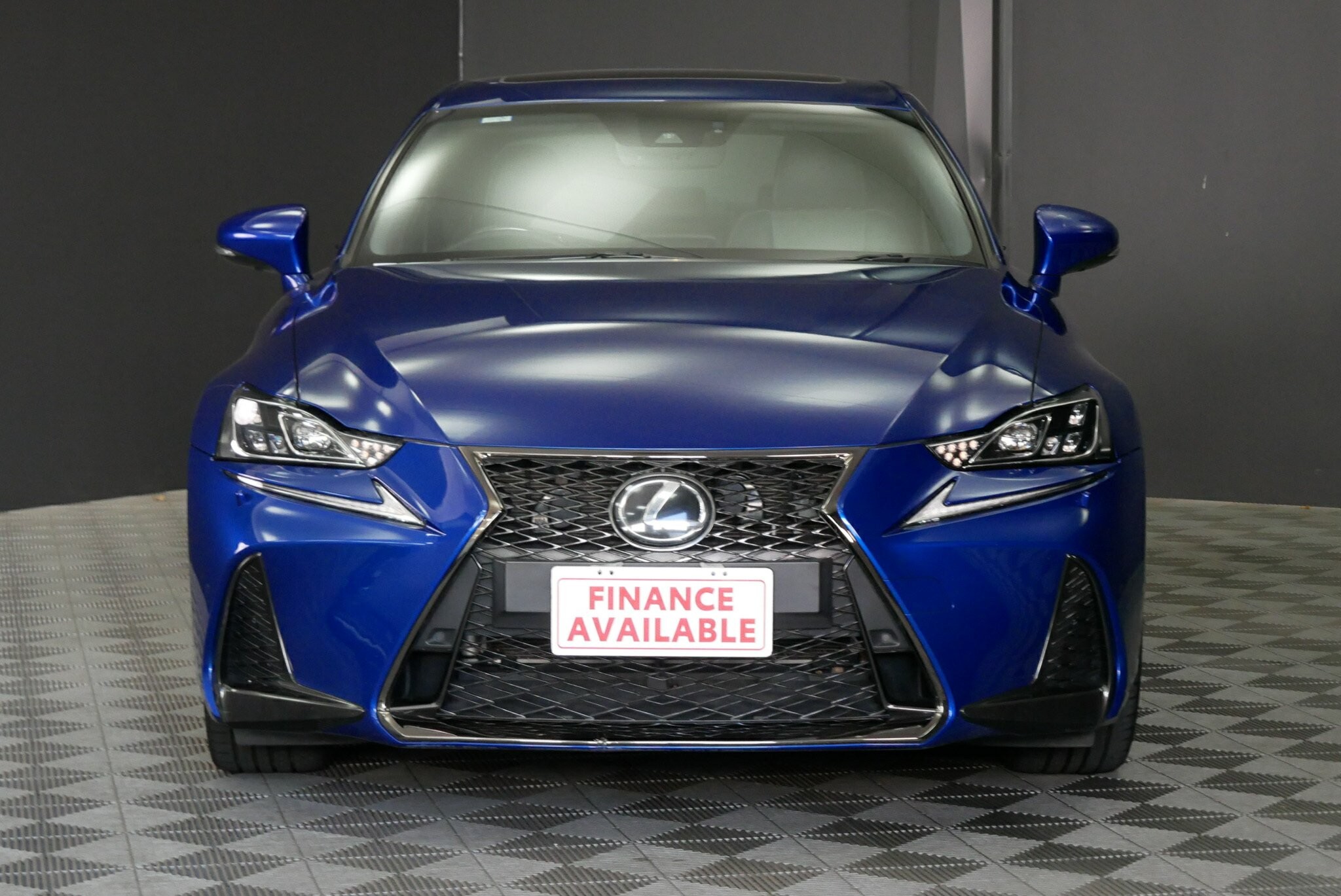 Lexus Is image 2