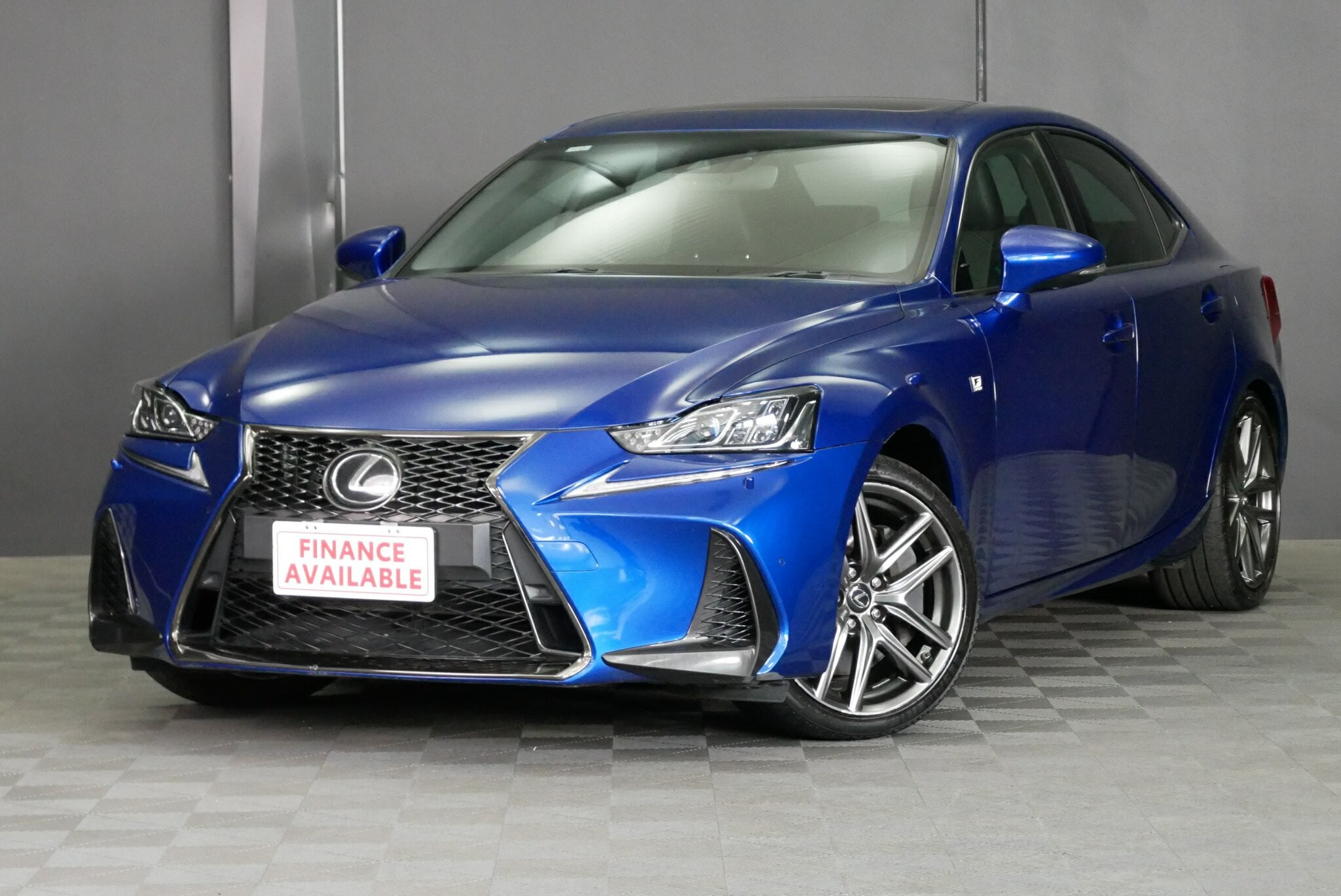 Lexus Is image 3