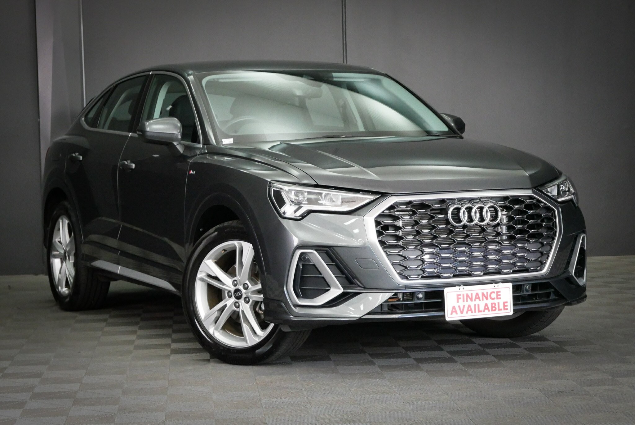 Audi Q3 image 1