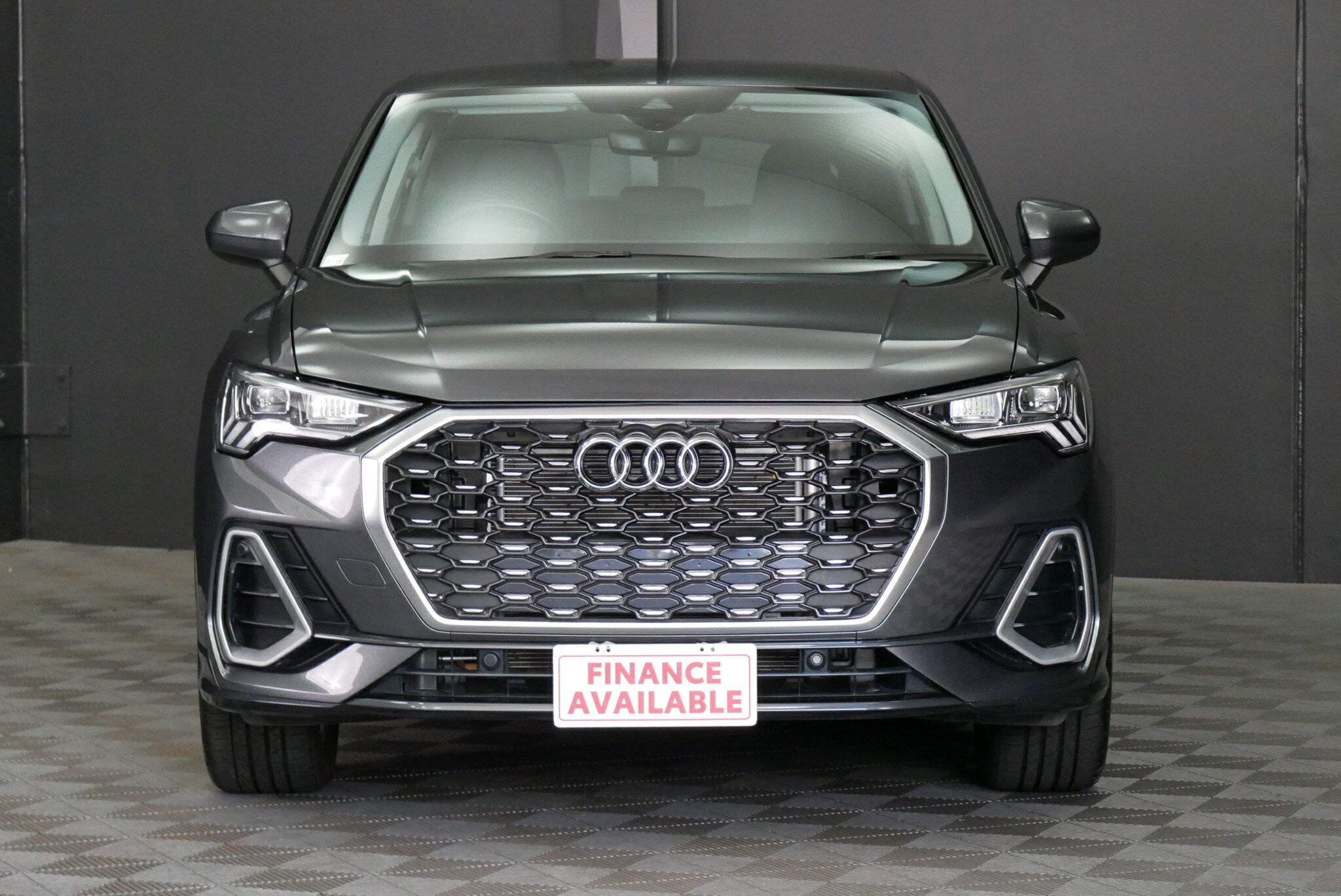 Audi Q3 image 2