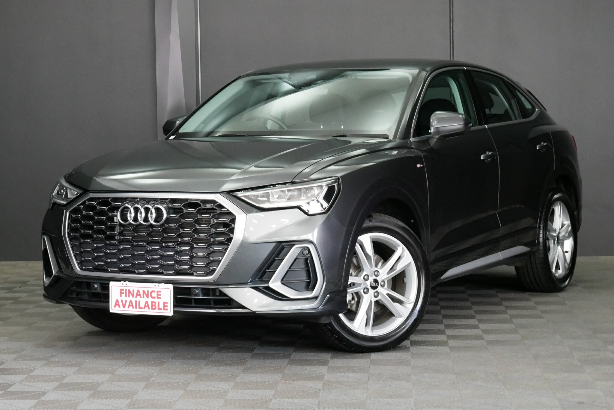 Audi Q3 image 3