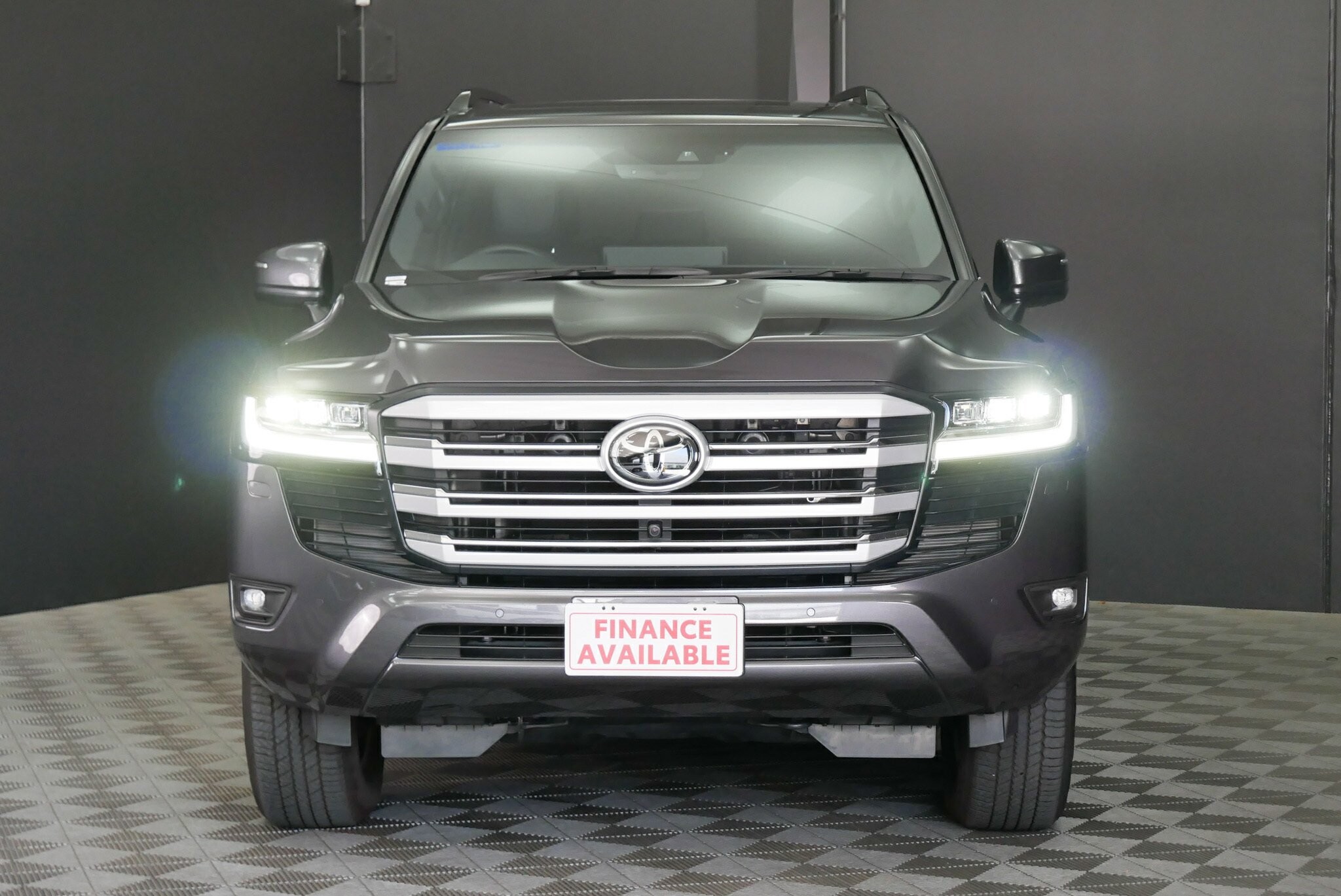 Toyota Landcruiser image 2