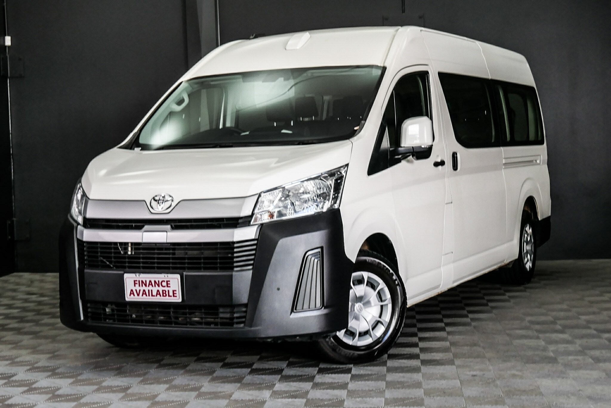 Toyota Hiace image 3