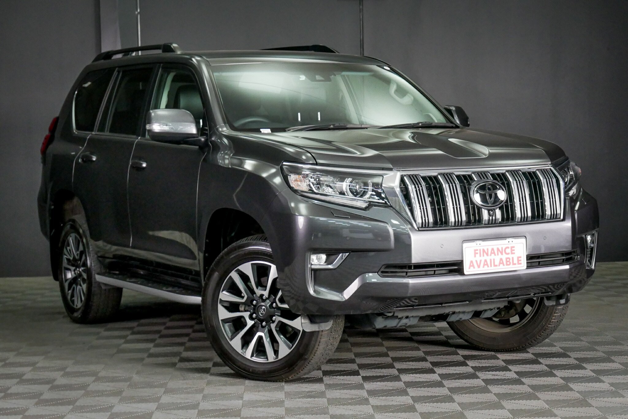 Toyota Landcruiser Prado image 1