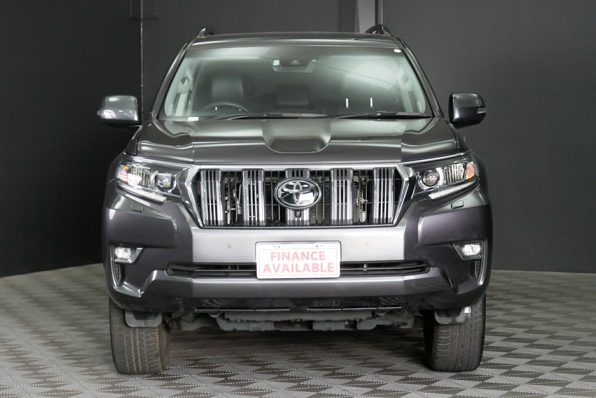 Toyota Landcruiser Prado image 2