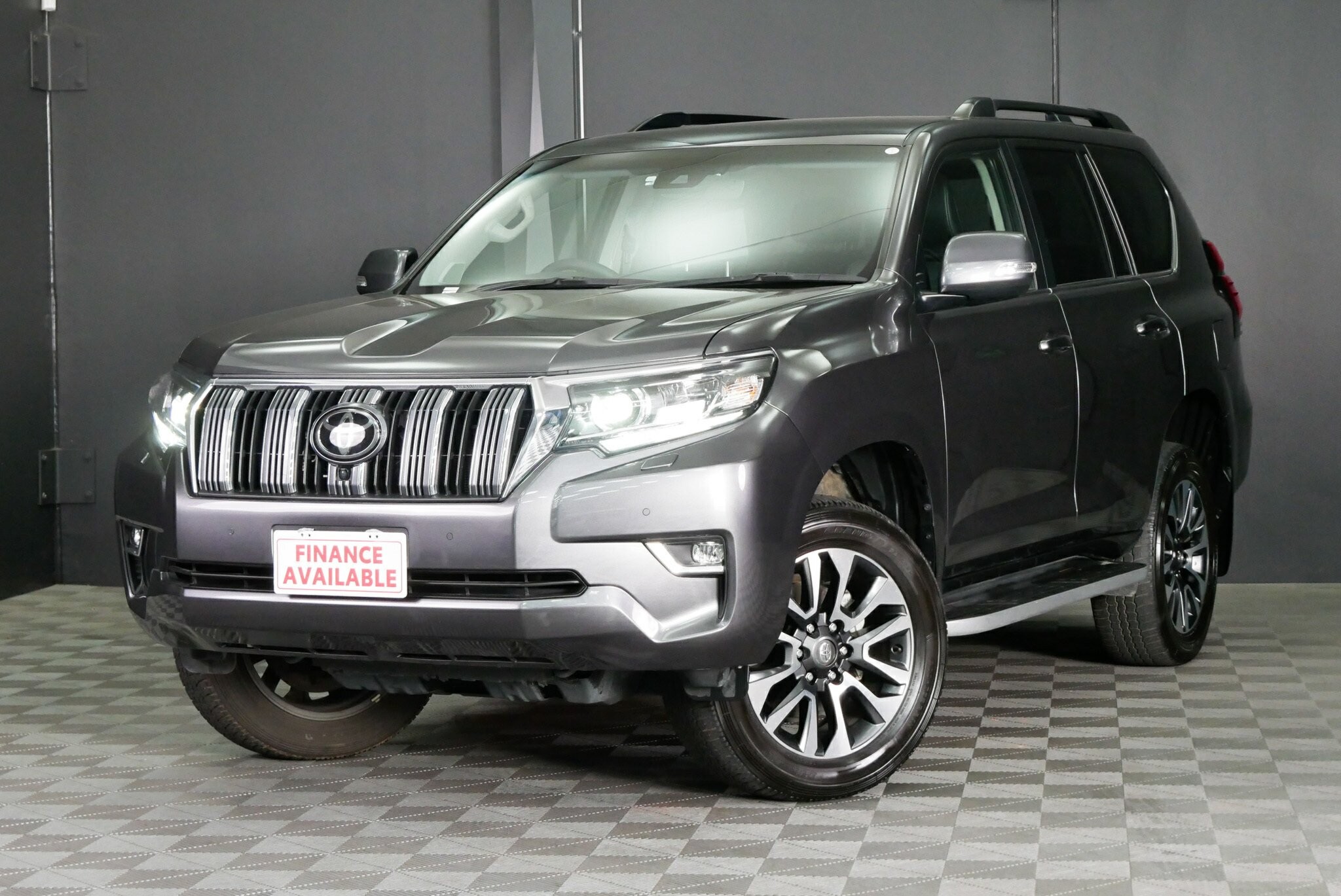 Toyota Landcruiser Prado image 3