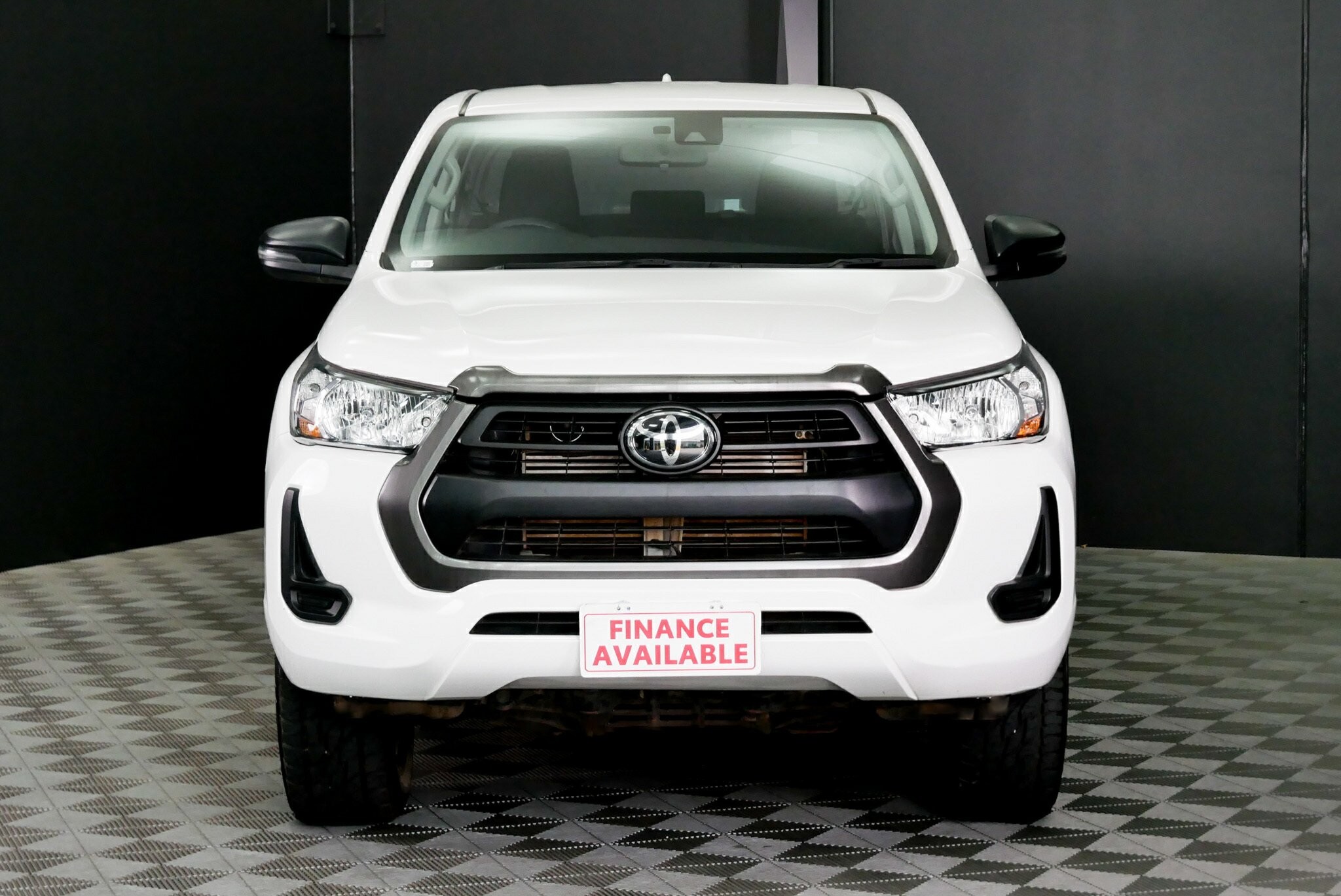 Toyota Hilux image 2