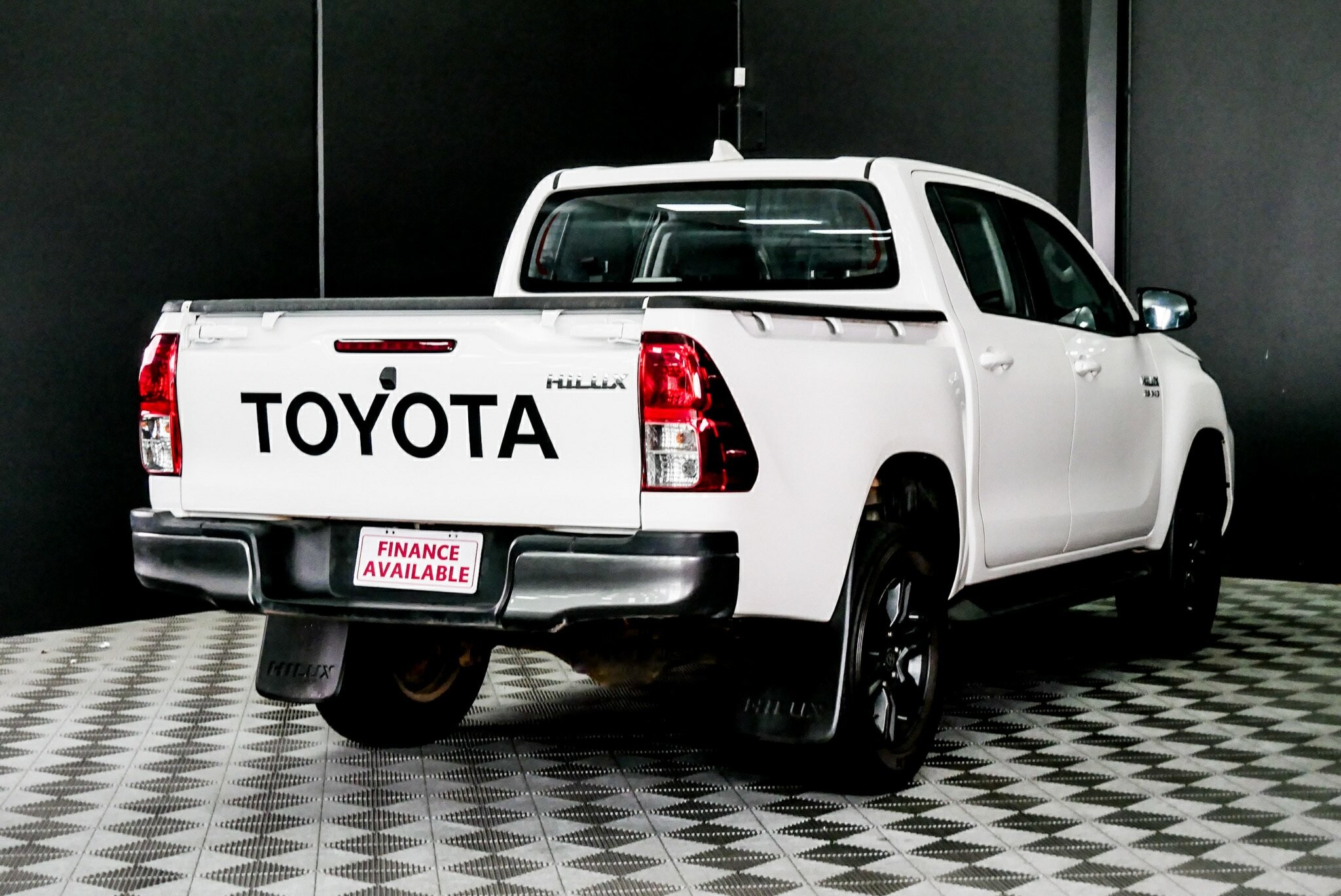 Toyota Hilux image 4