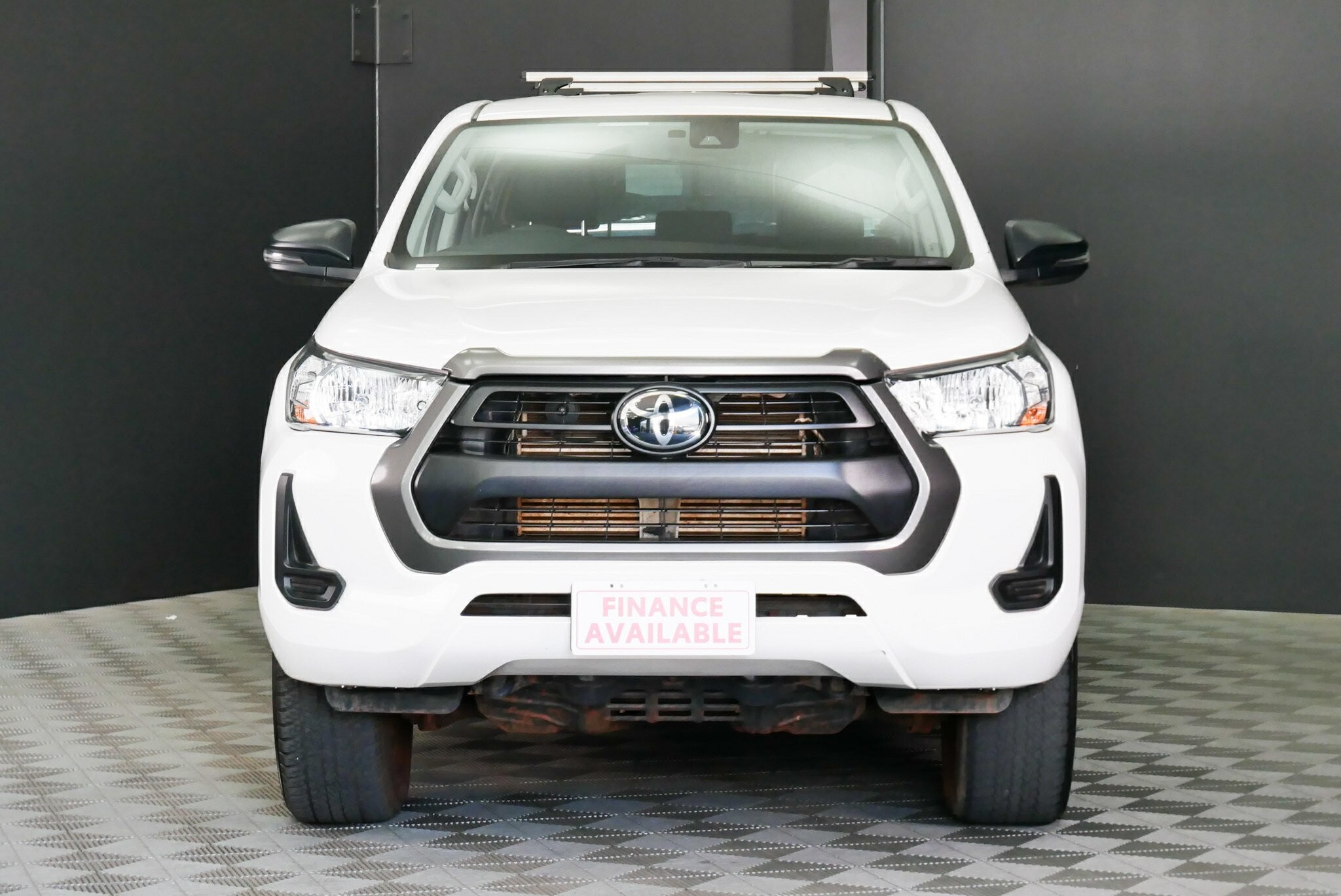 Toyota Hilux image 2