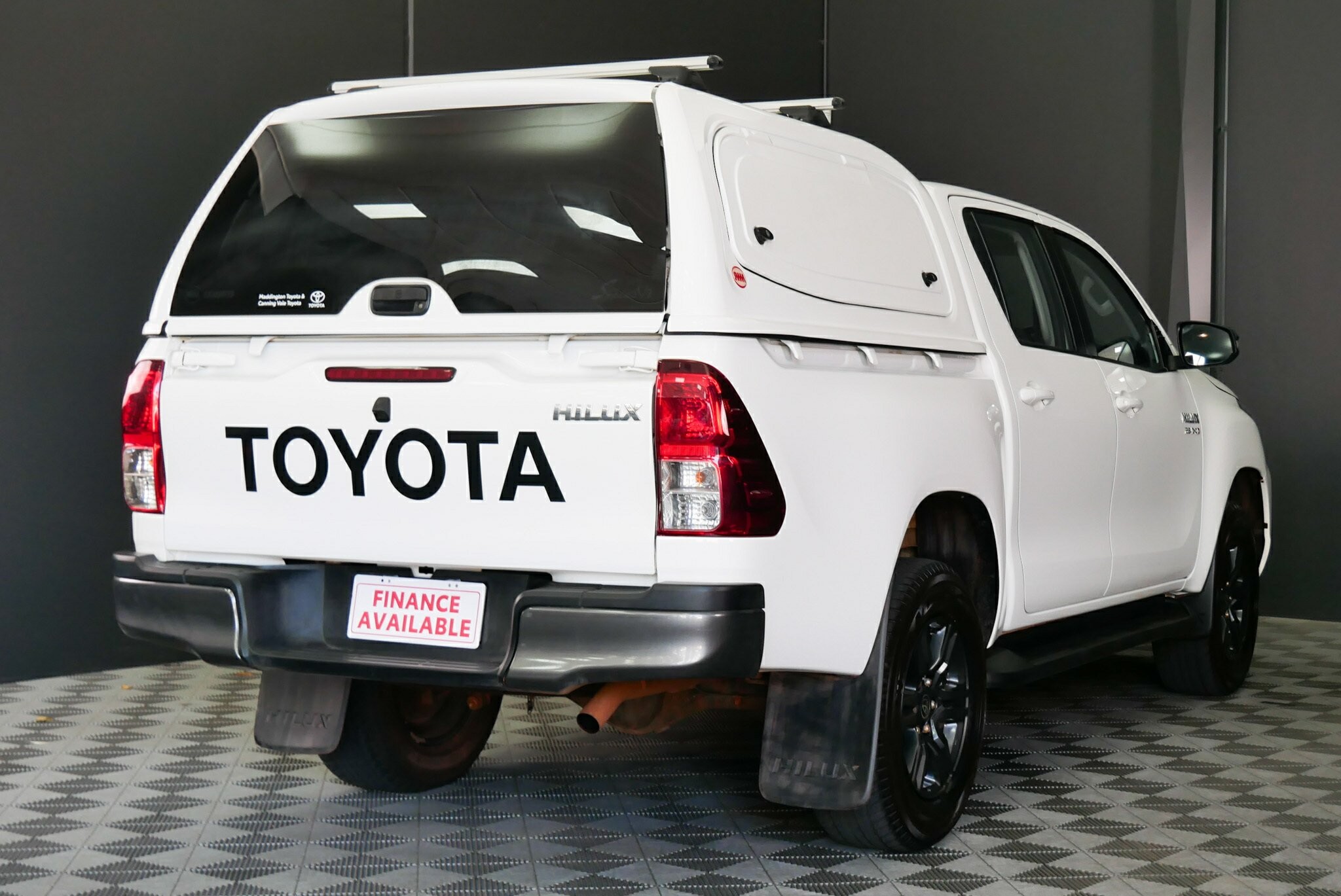 Toyota Hilux image 4