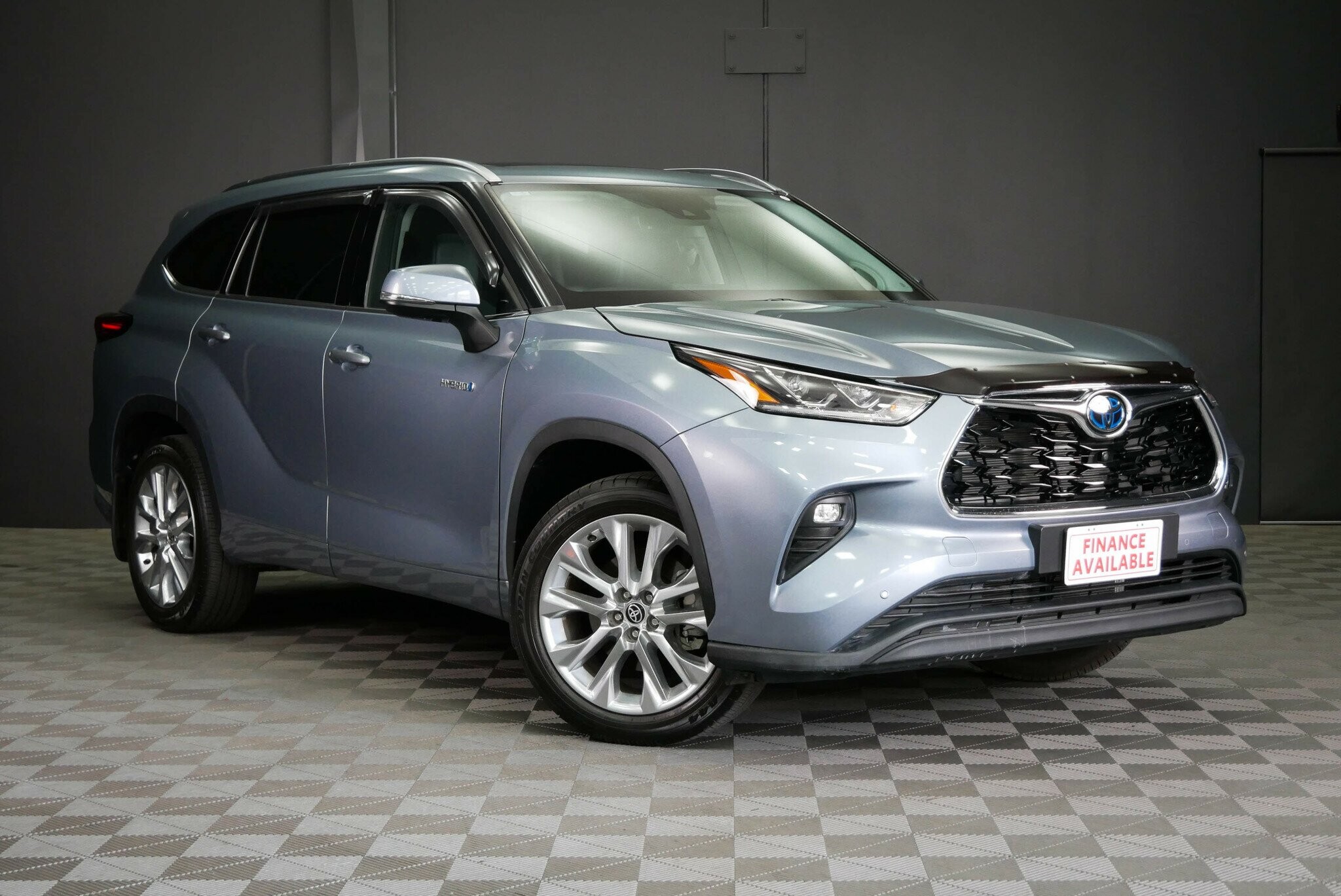 Toyota Kluger image 1