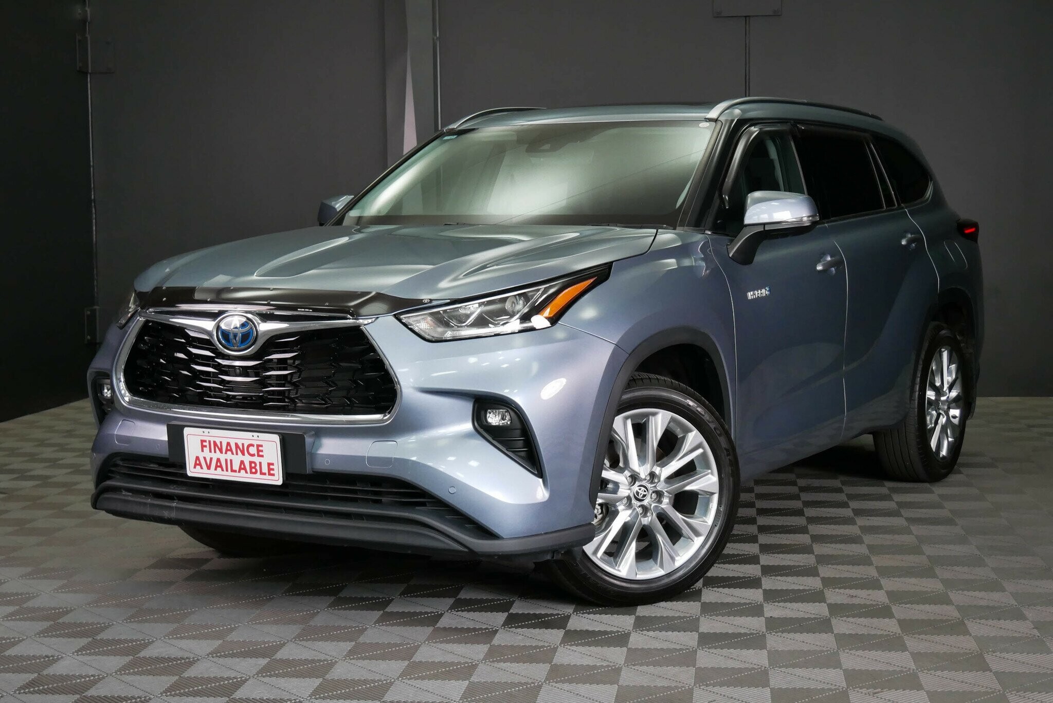 Toyota Kluger image 3