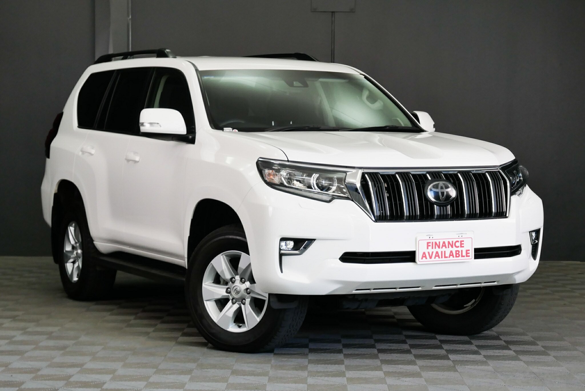 Toyota Landcruiser Prado image 1