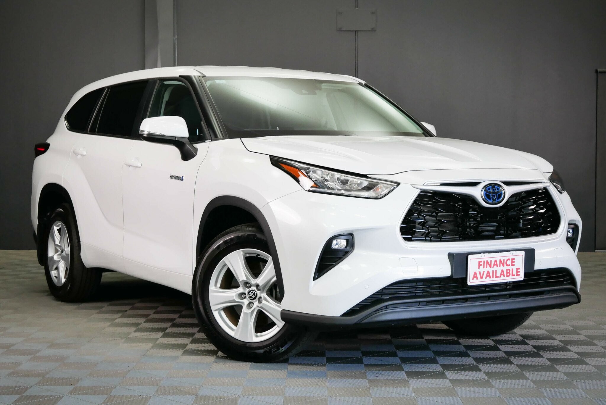 Toyota Kluger image 1