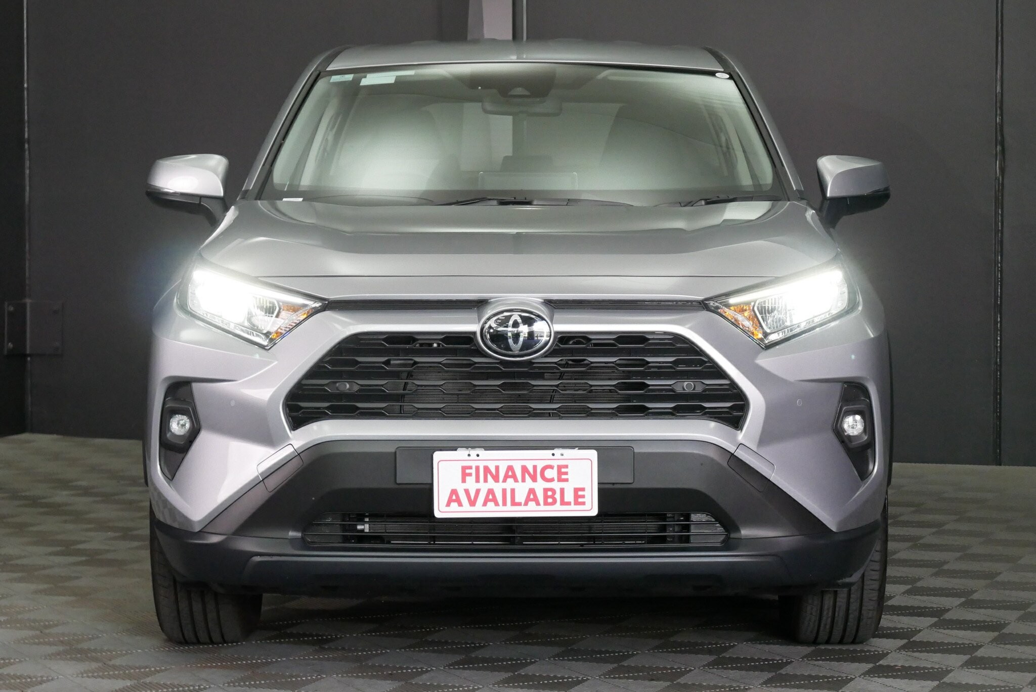 Toyota Rav4 image 2