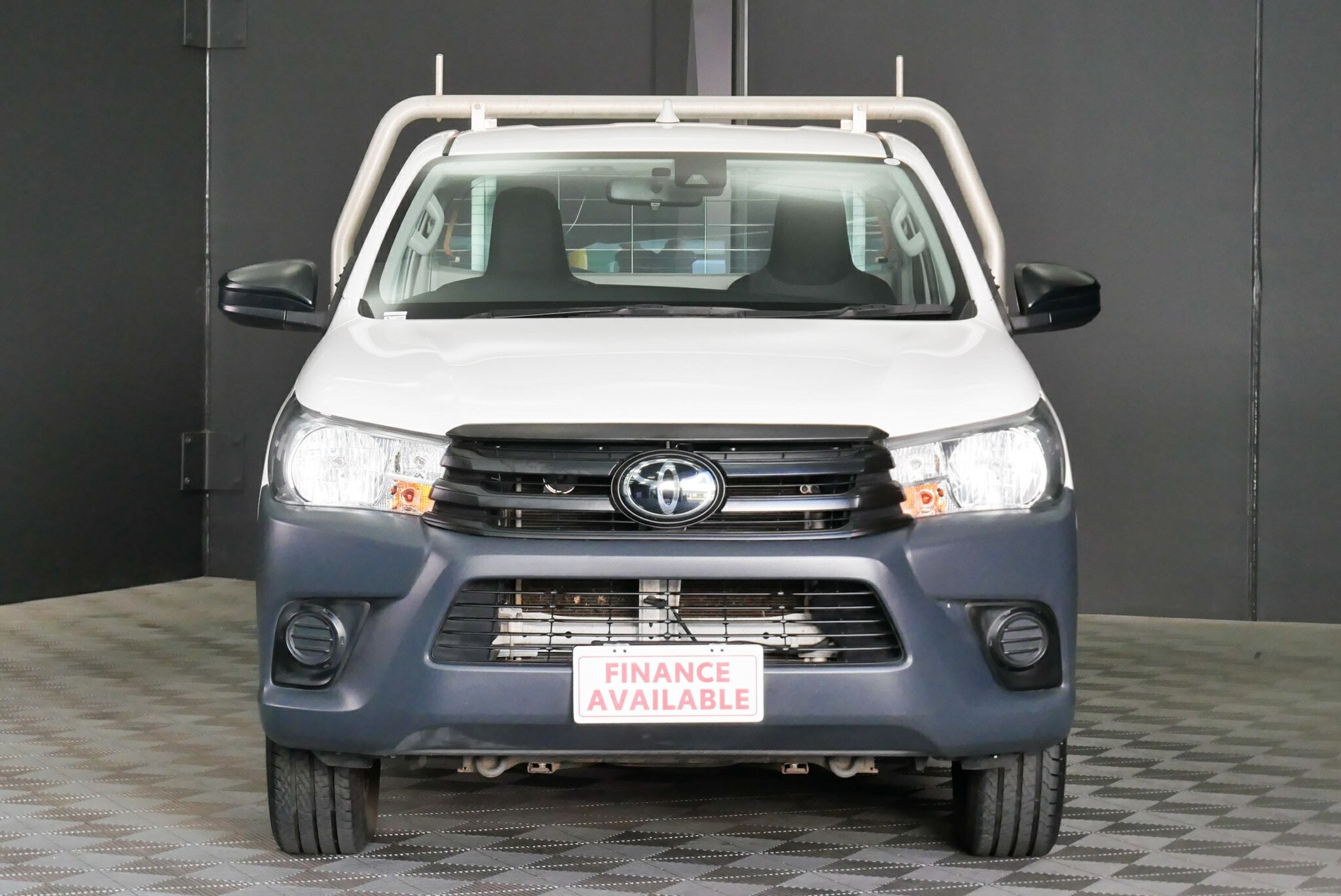 Toyota Hilux image 2