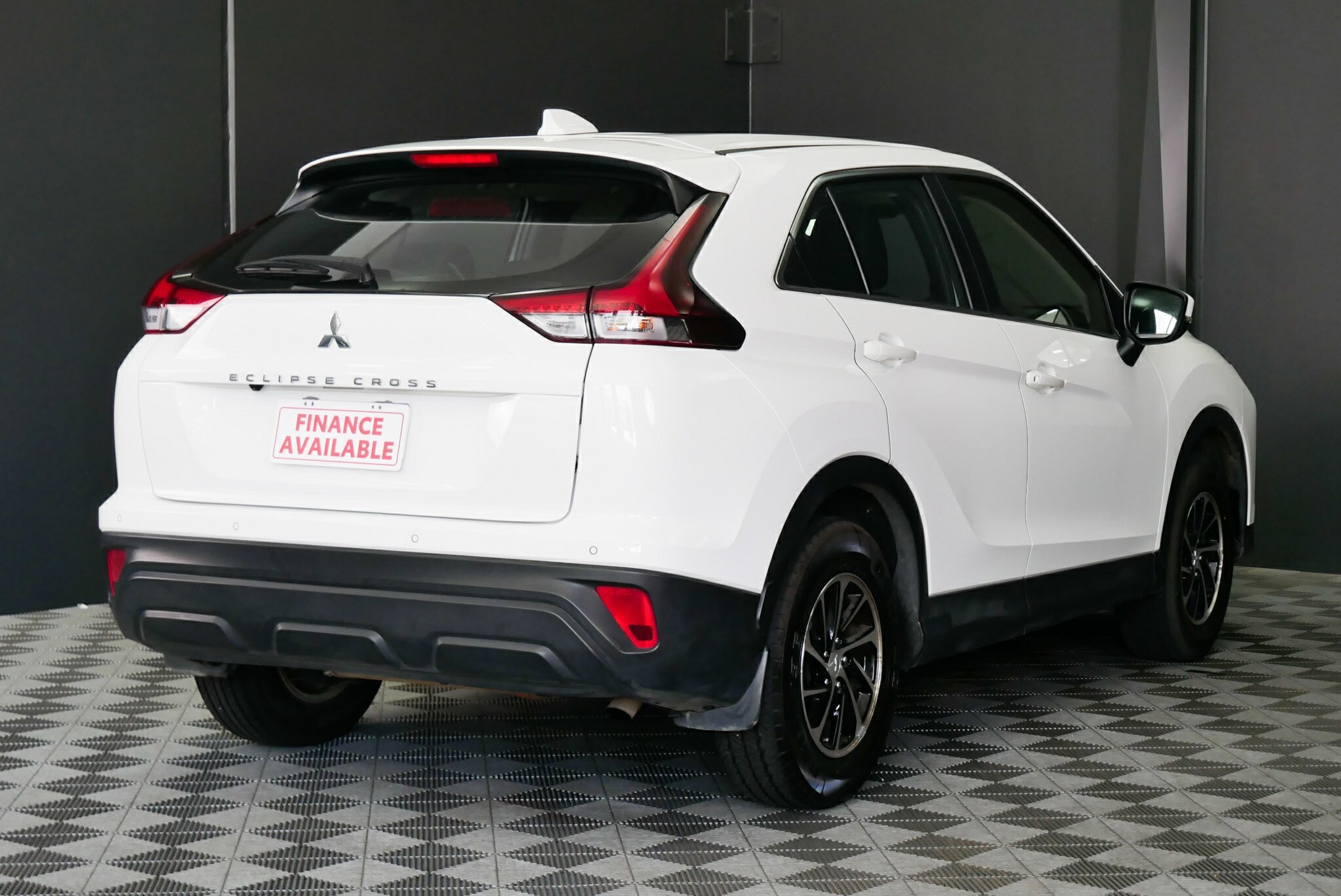 Mitsubishi Eclipse Cross image 4