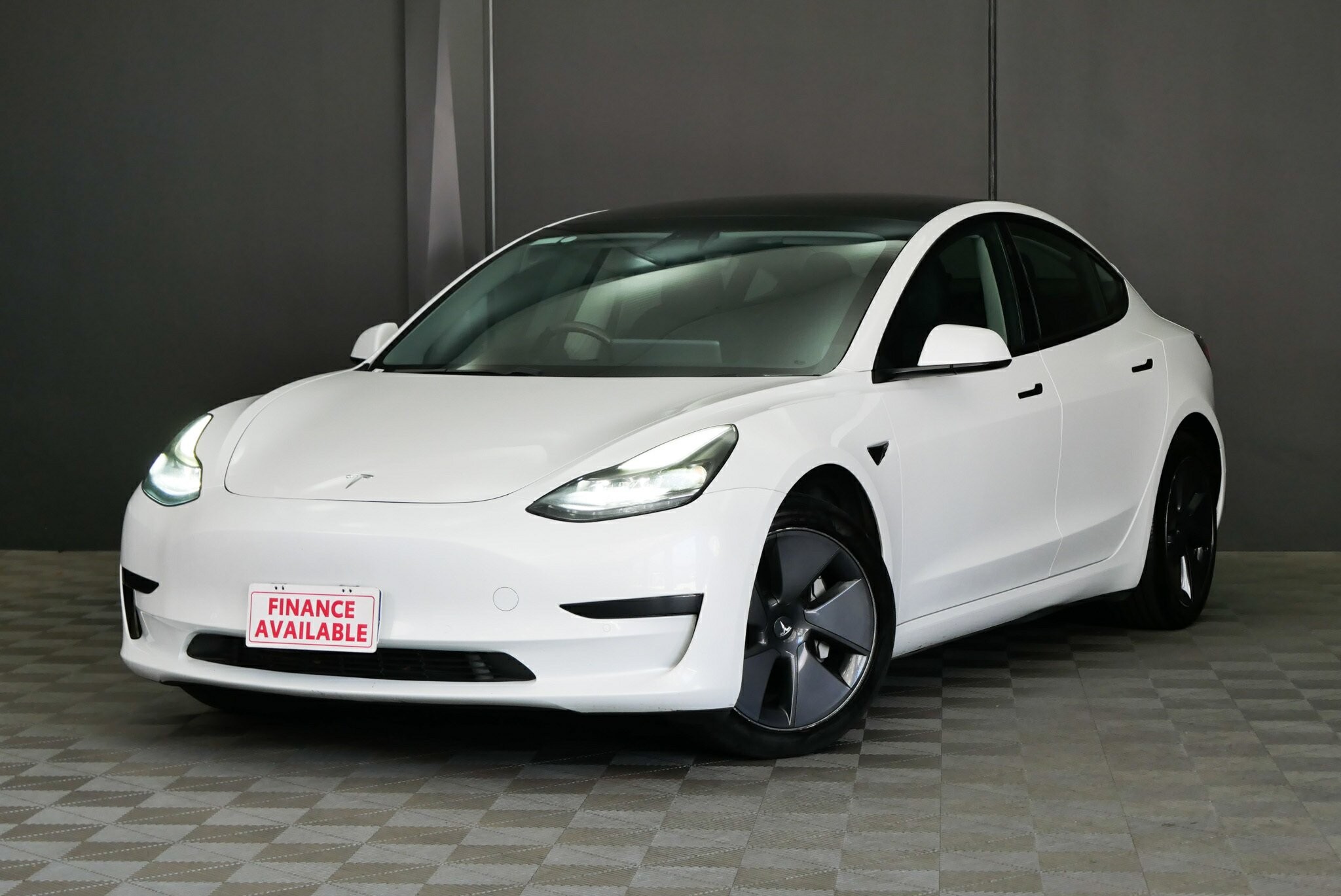 Tesla Model 3 image 3