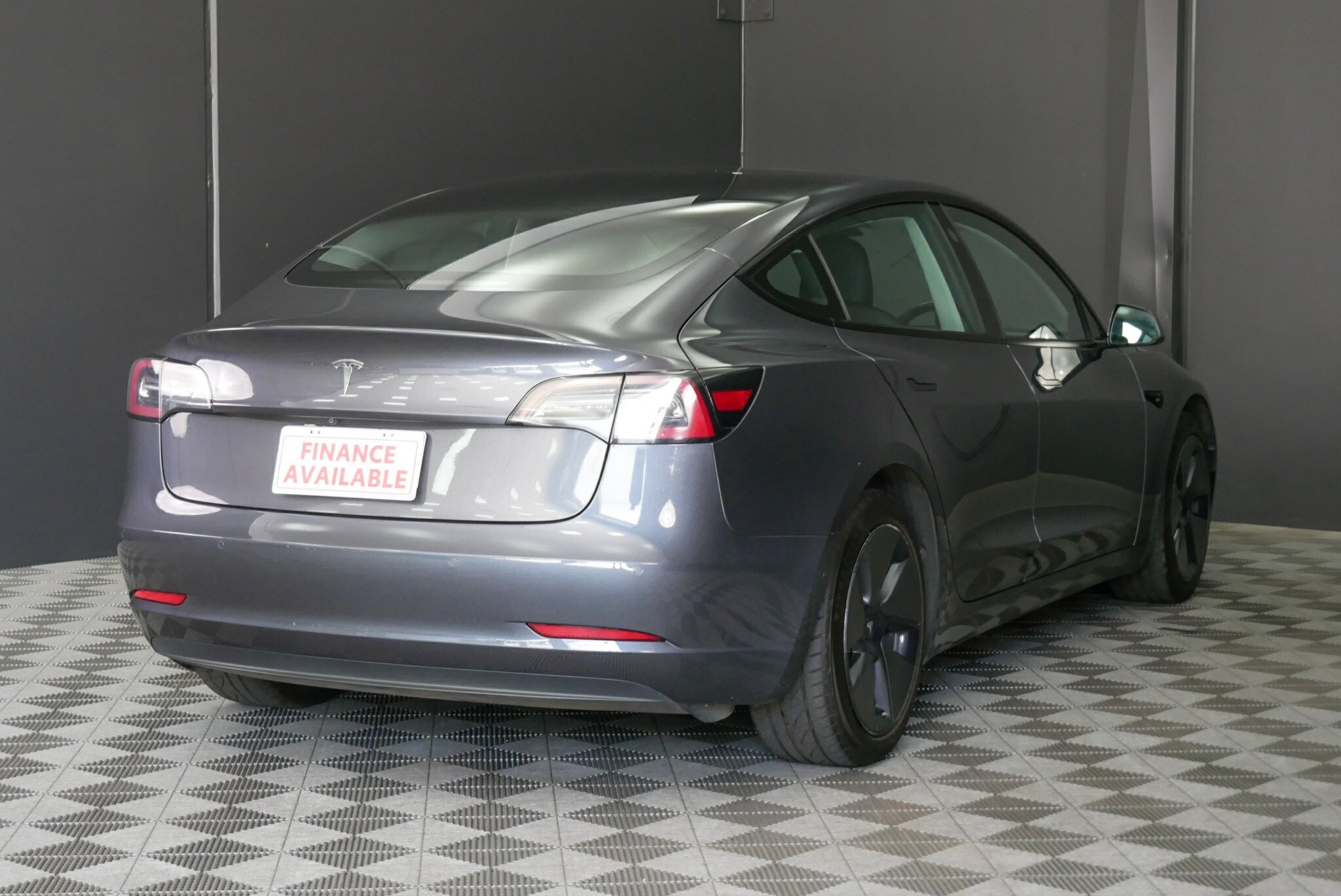 Tesla Model 3 image 4