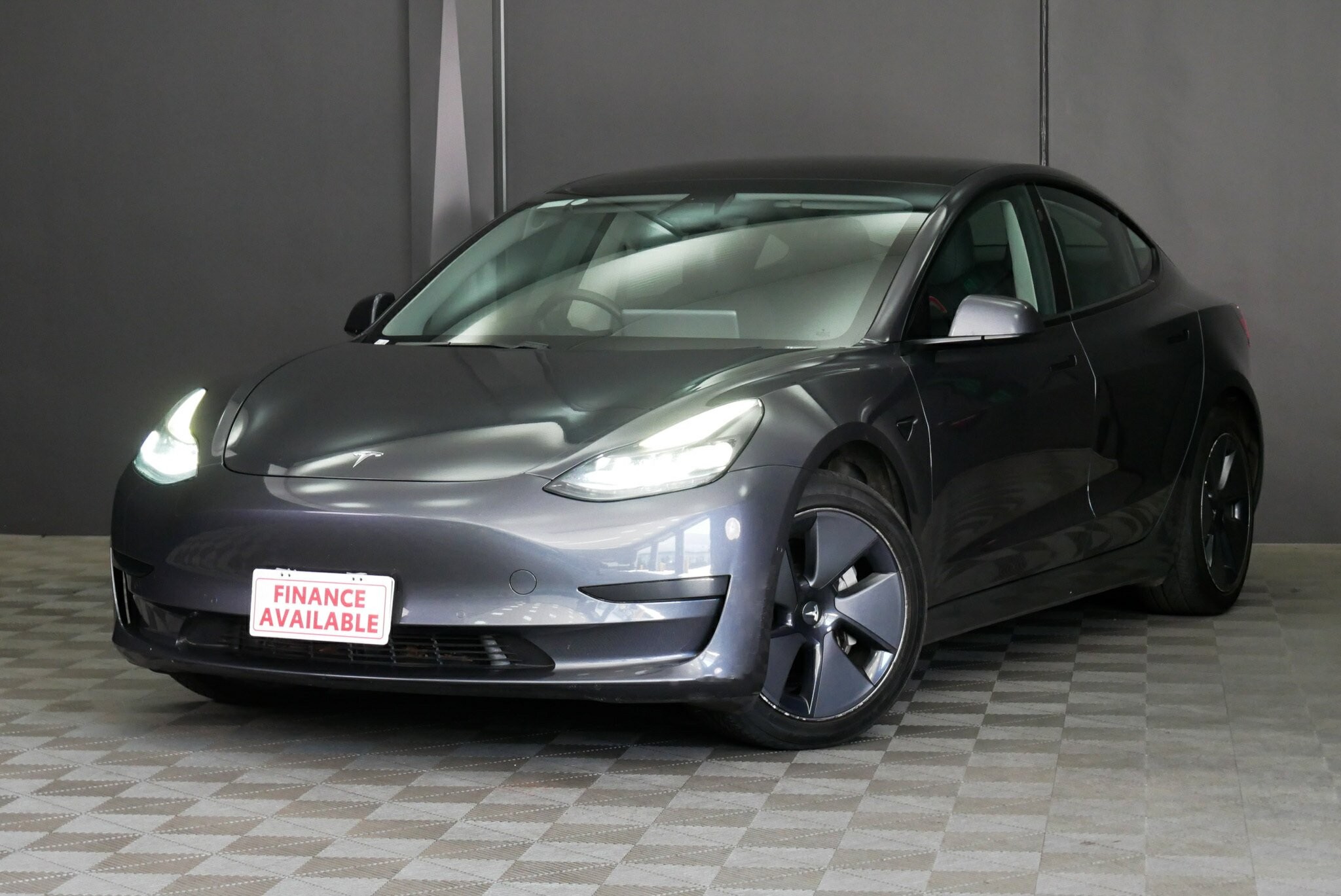 Tesla Model 3 image 3