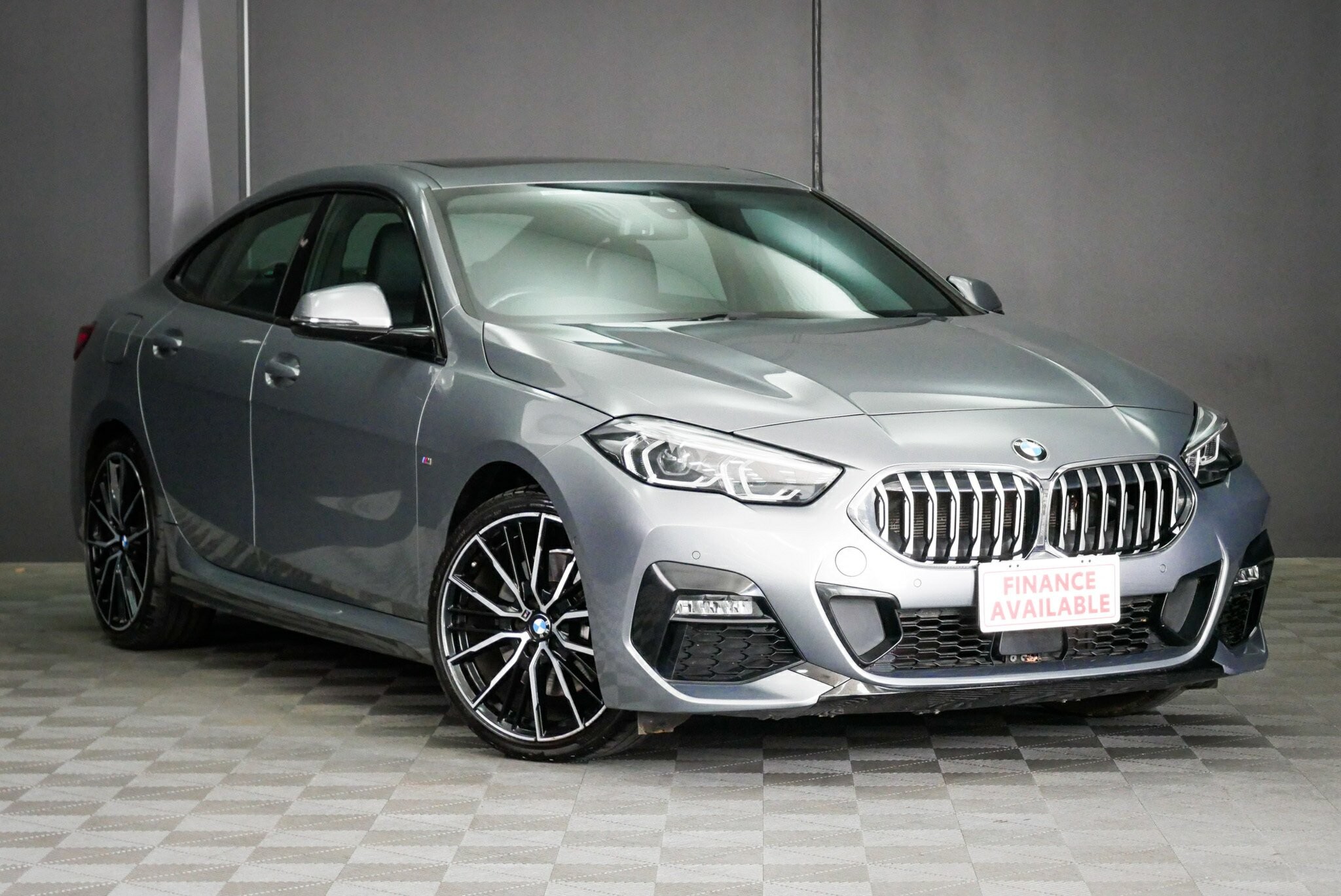 BMW 2 Series image 1