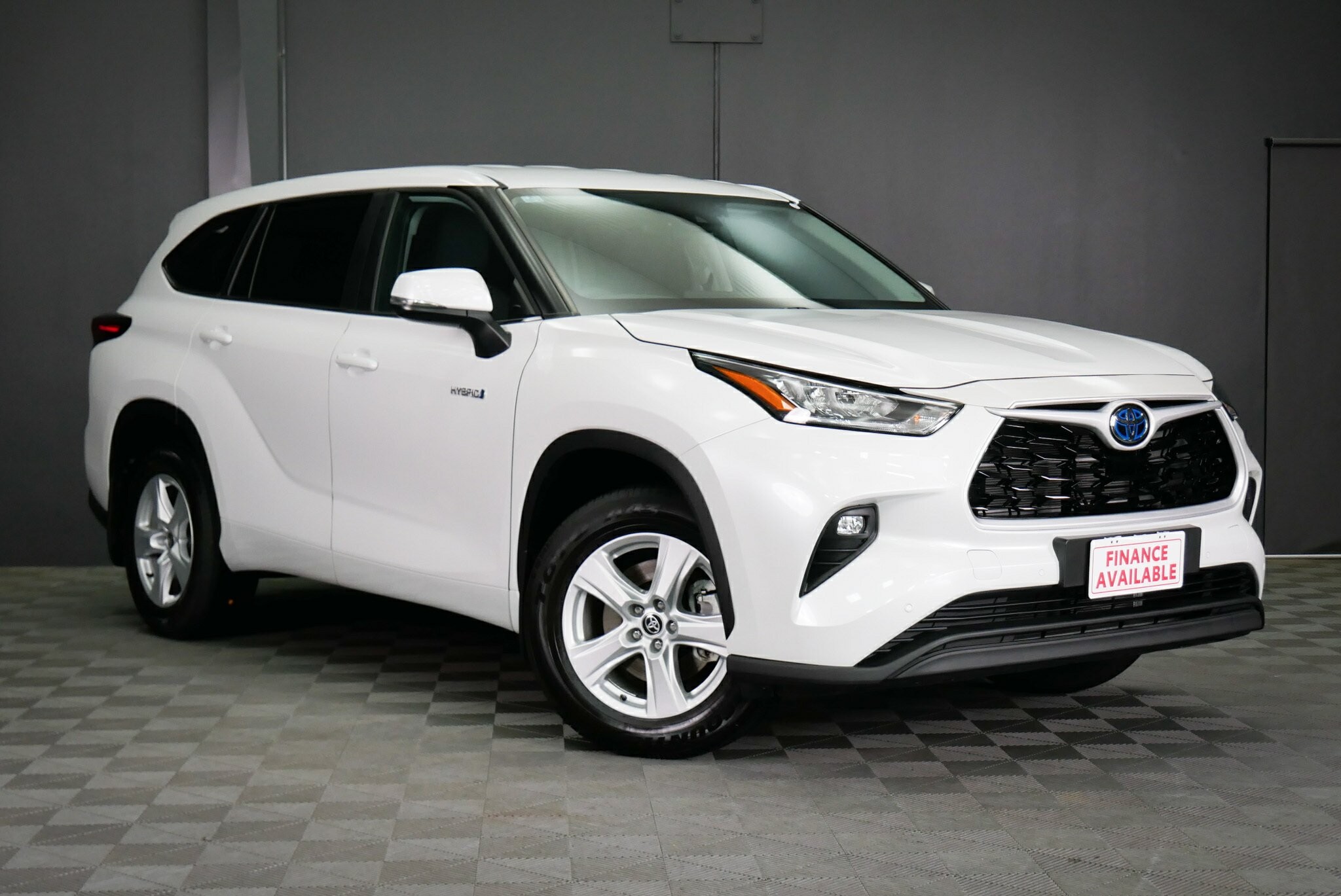 Toyota Kluger image 1