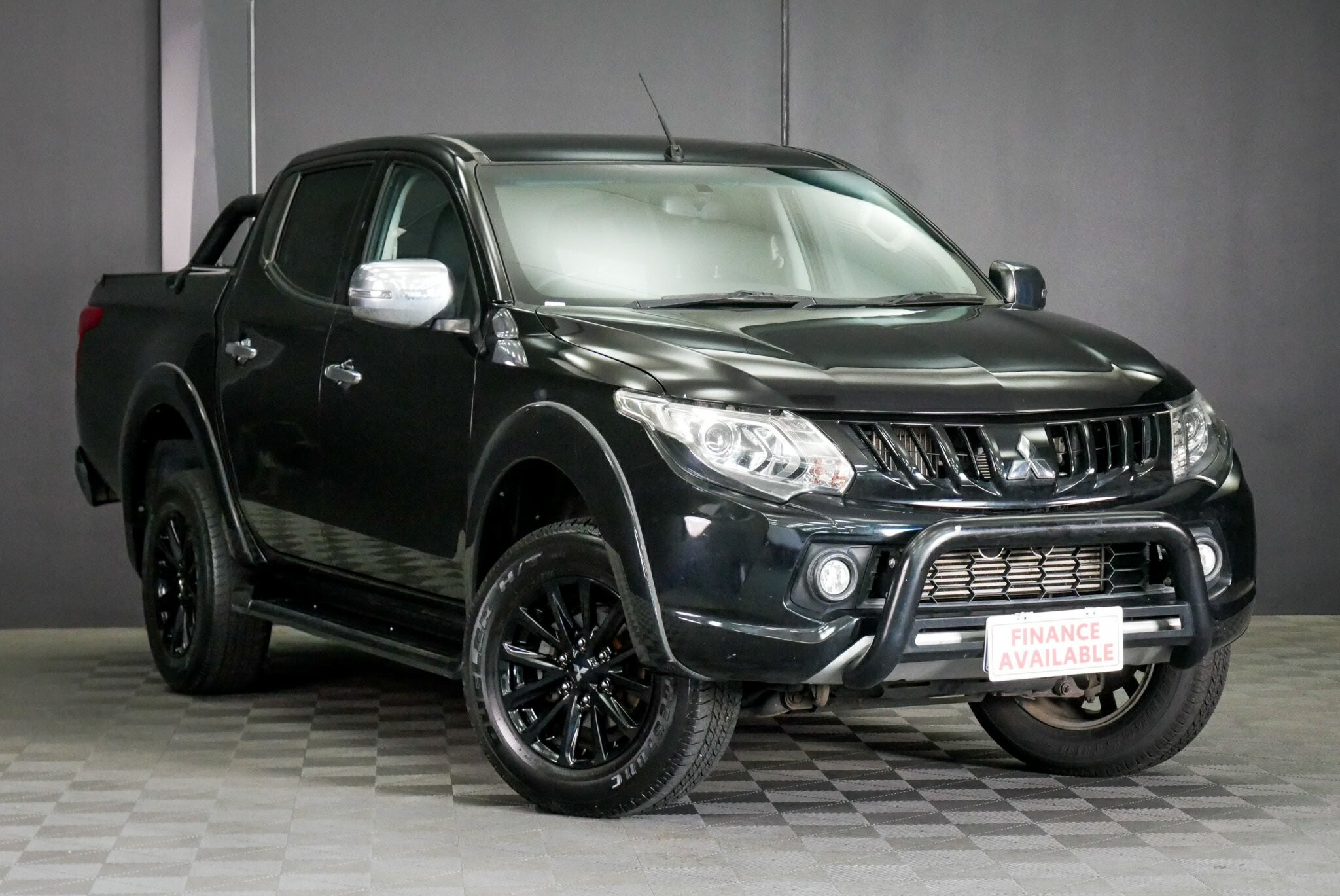 Mitsubishi Triton image 1