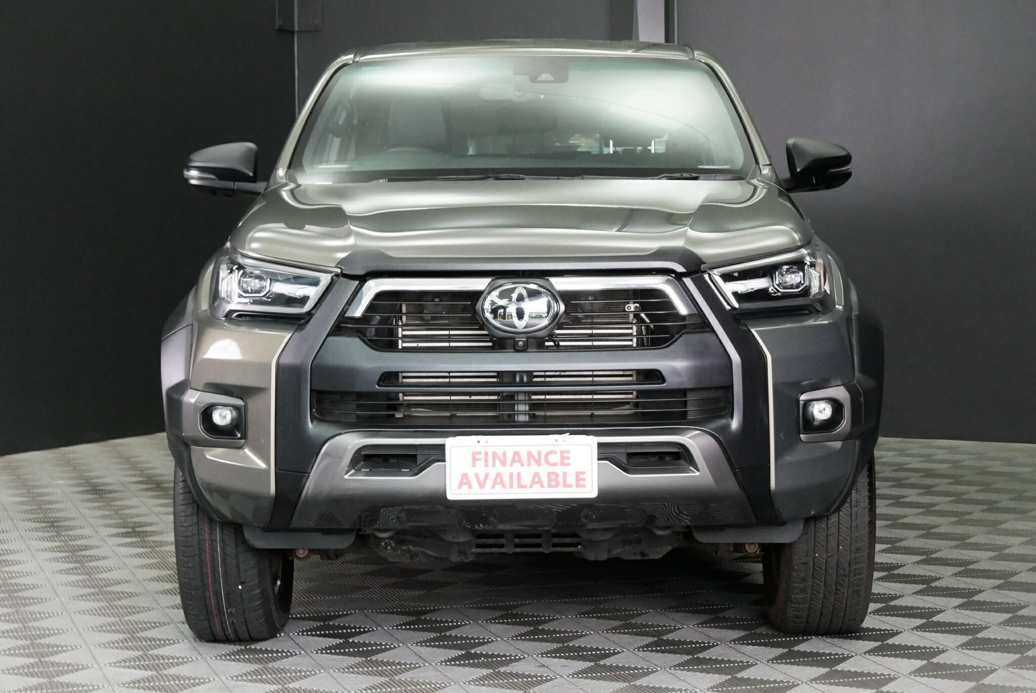 Toyota Hilux image 2