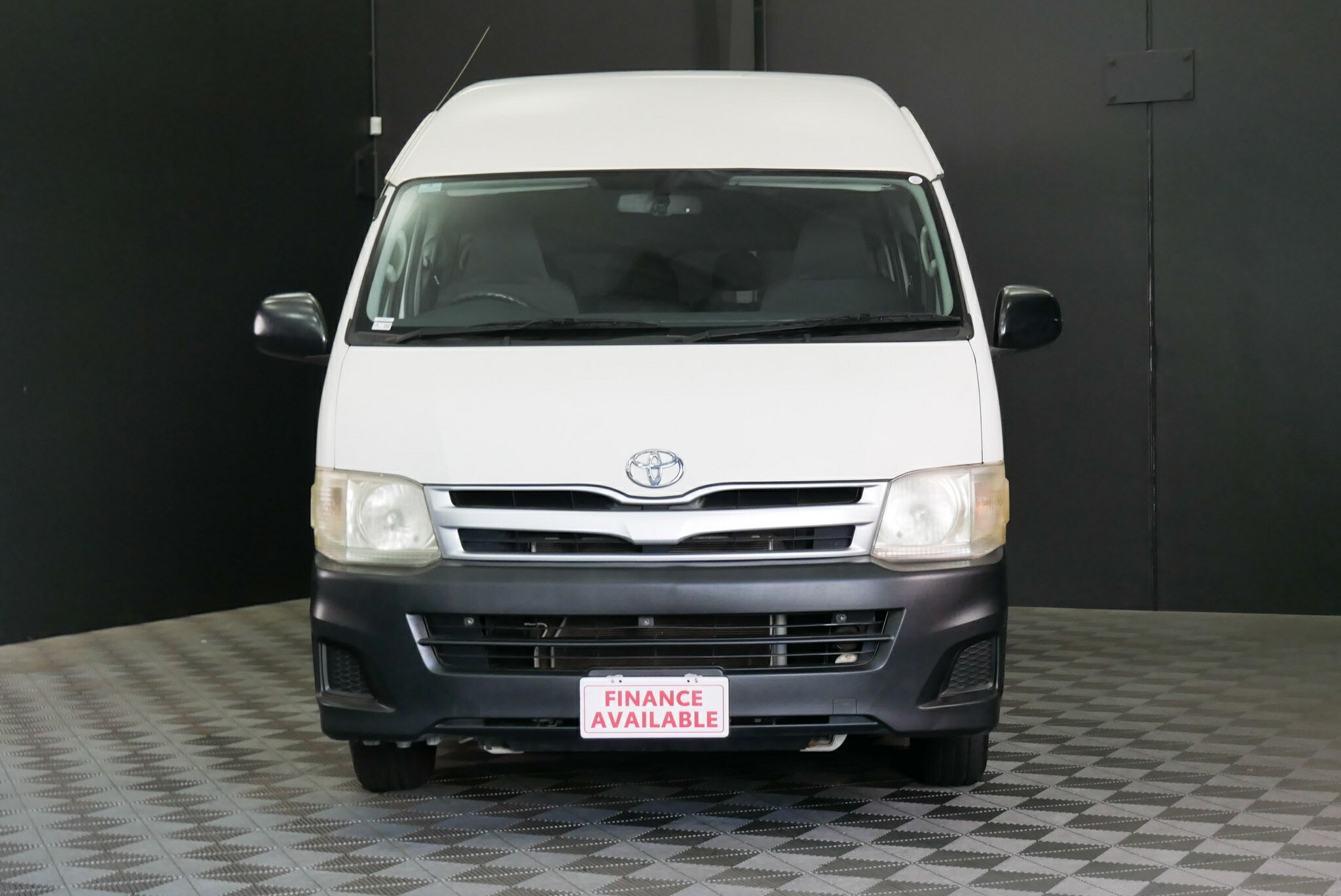 Toyota Hiace image 2