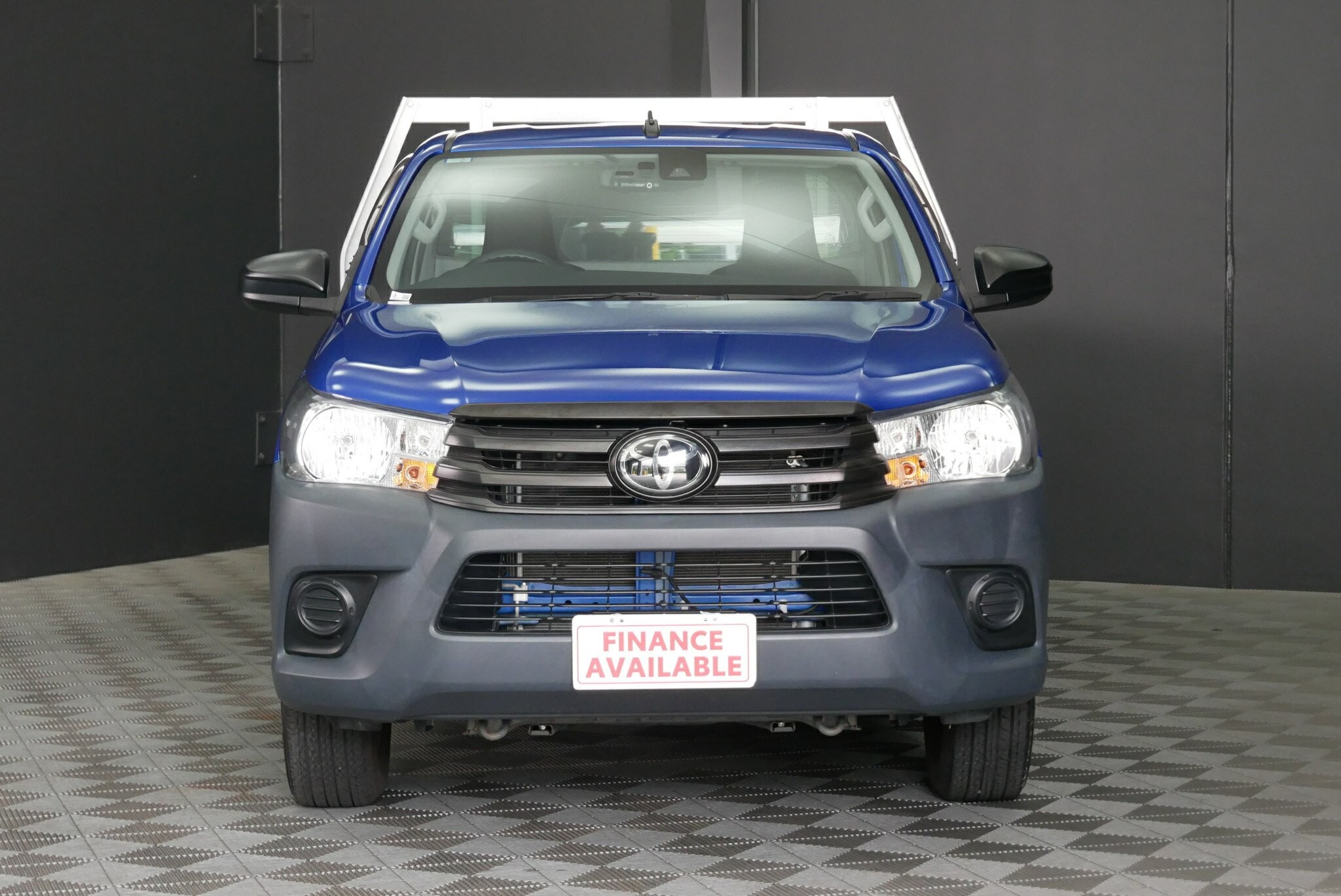 Toyota Hilux image 2