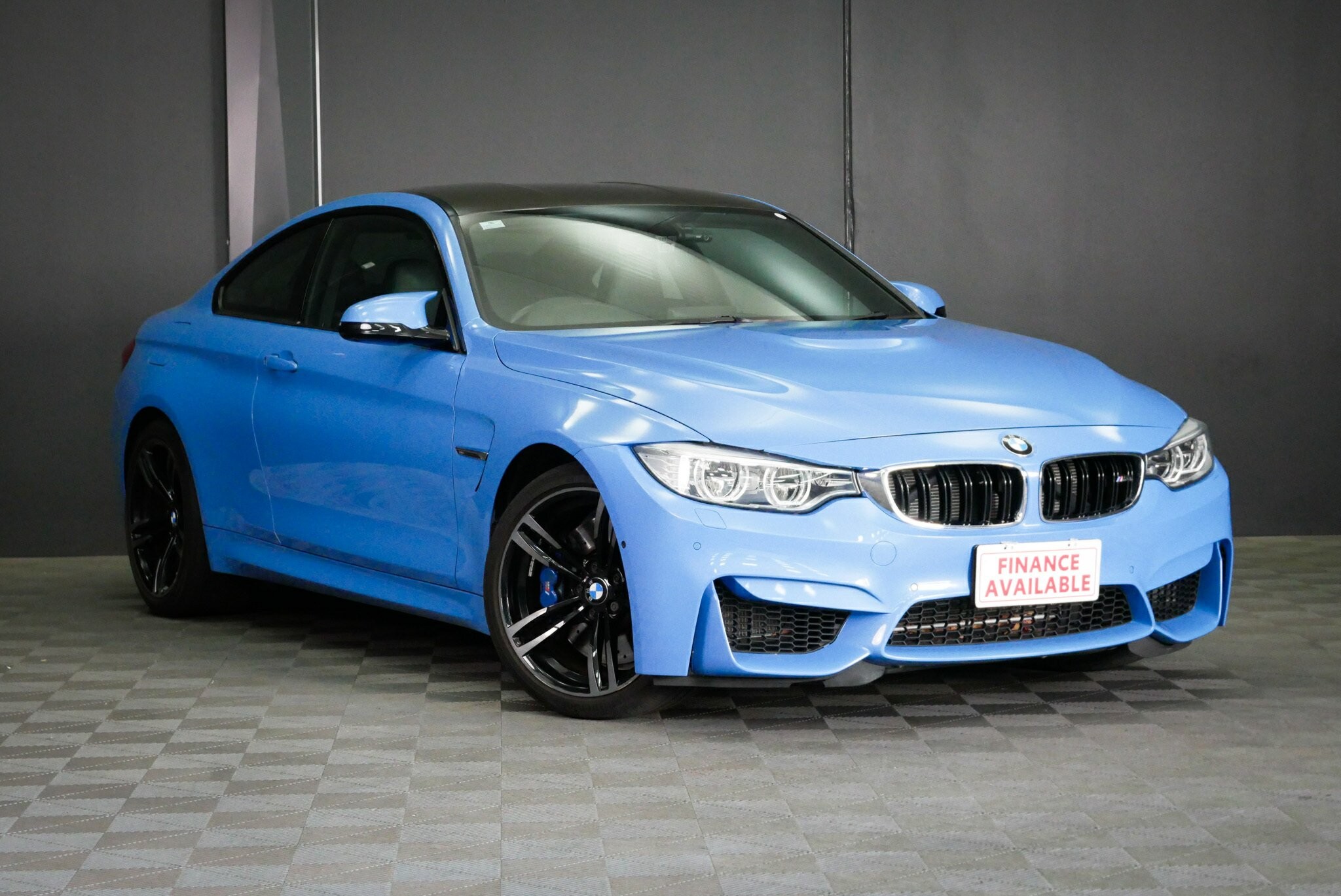 BMW M4 image 1