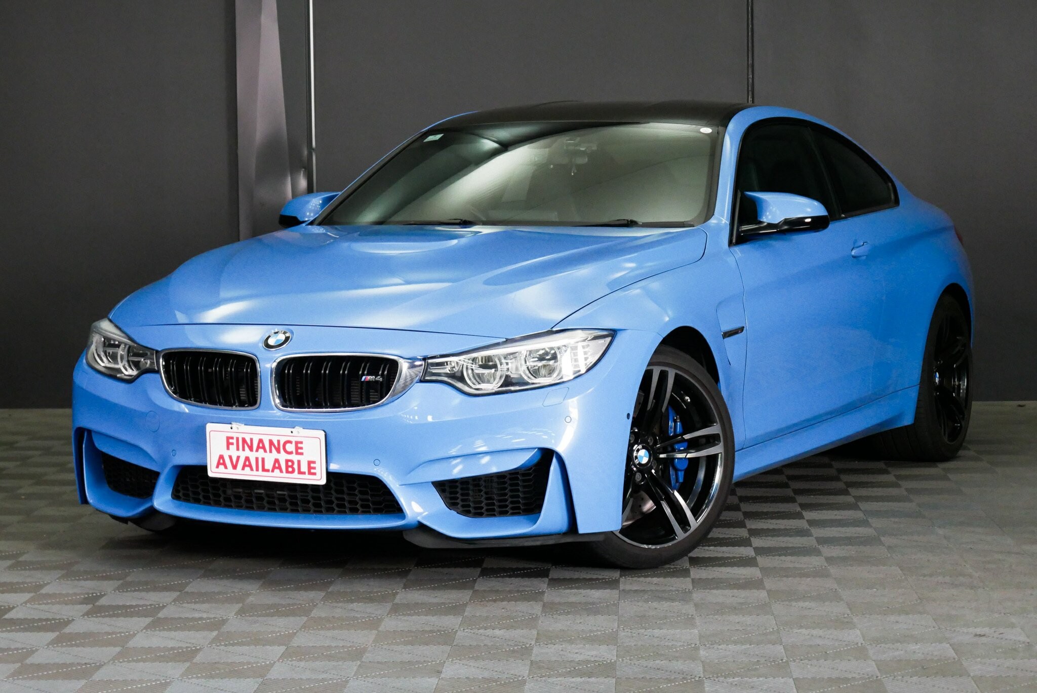 BMW M4 image 3