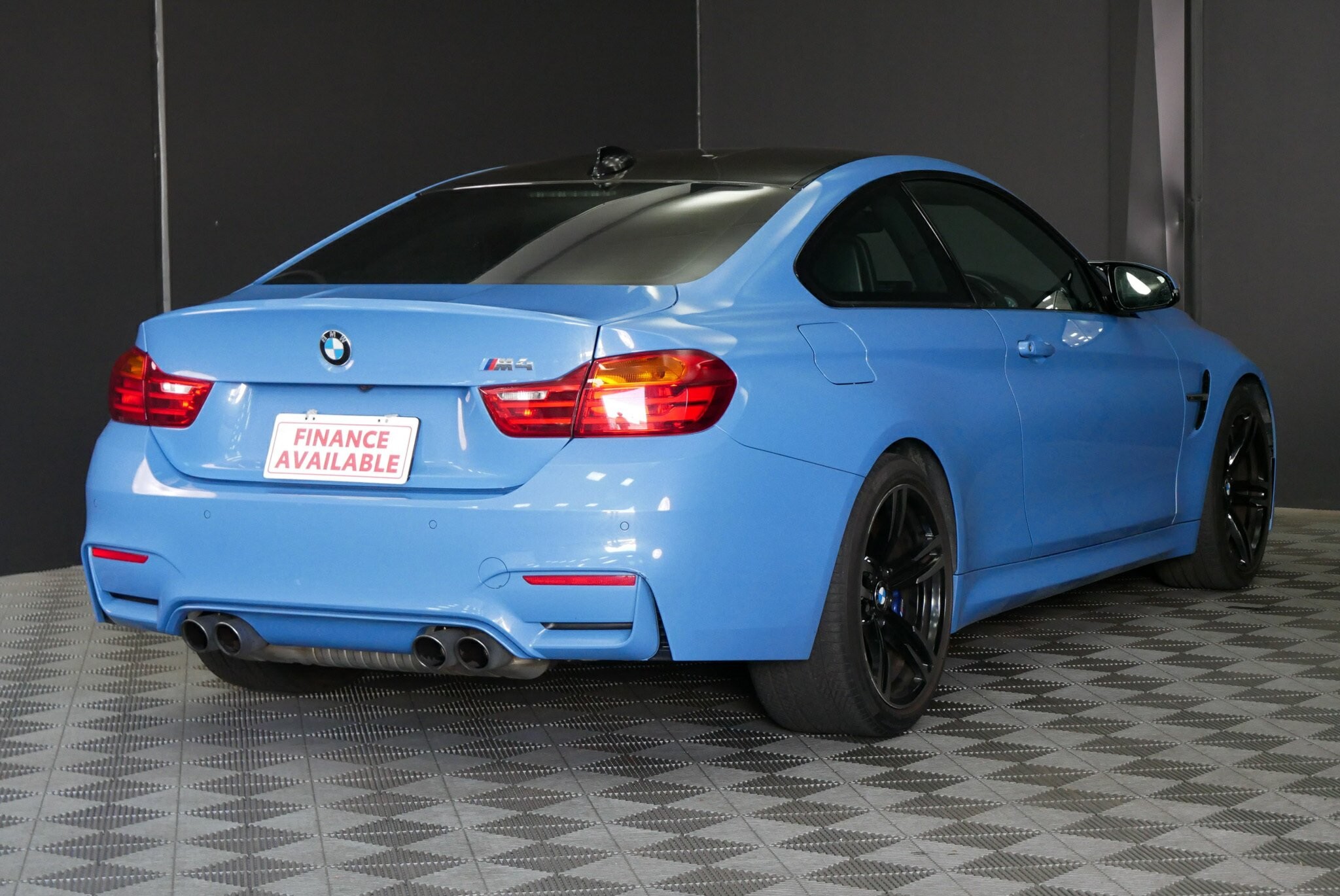 BMW M4 image 4