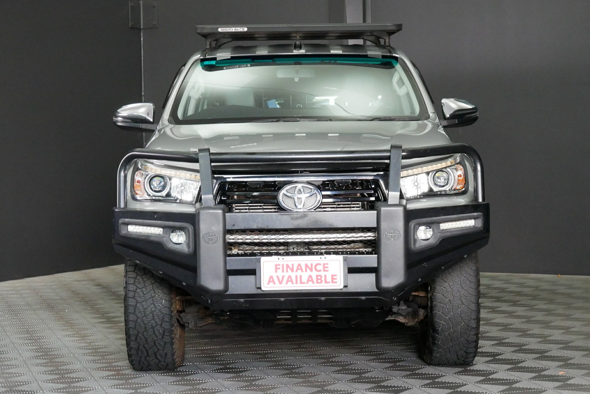 Toyota Hilux image 2