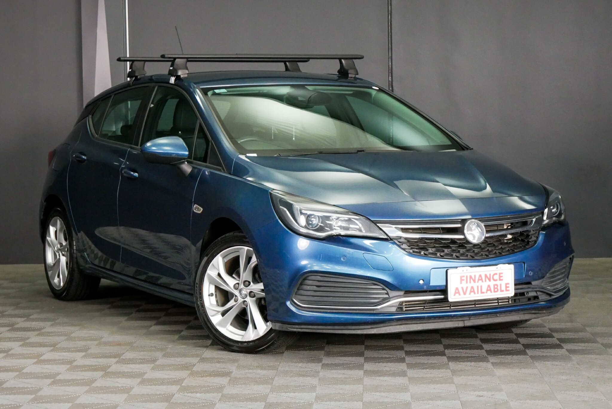 Holden Astra image 1