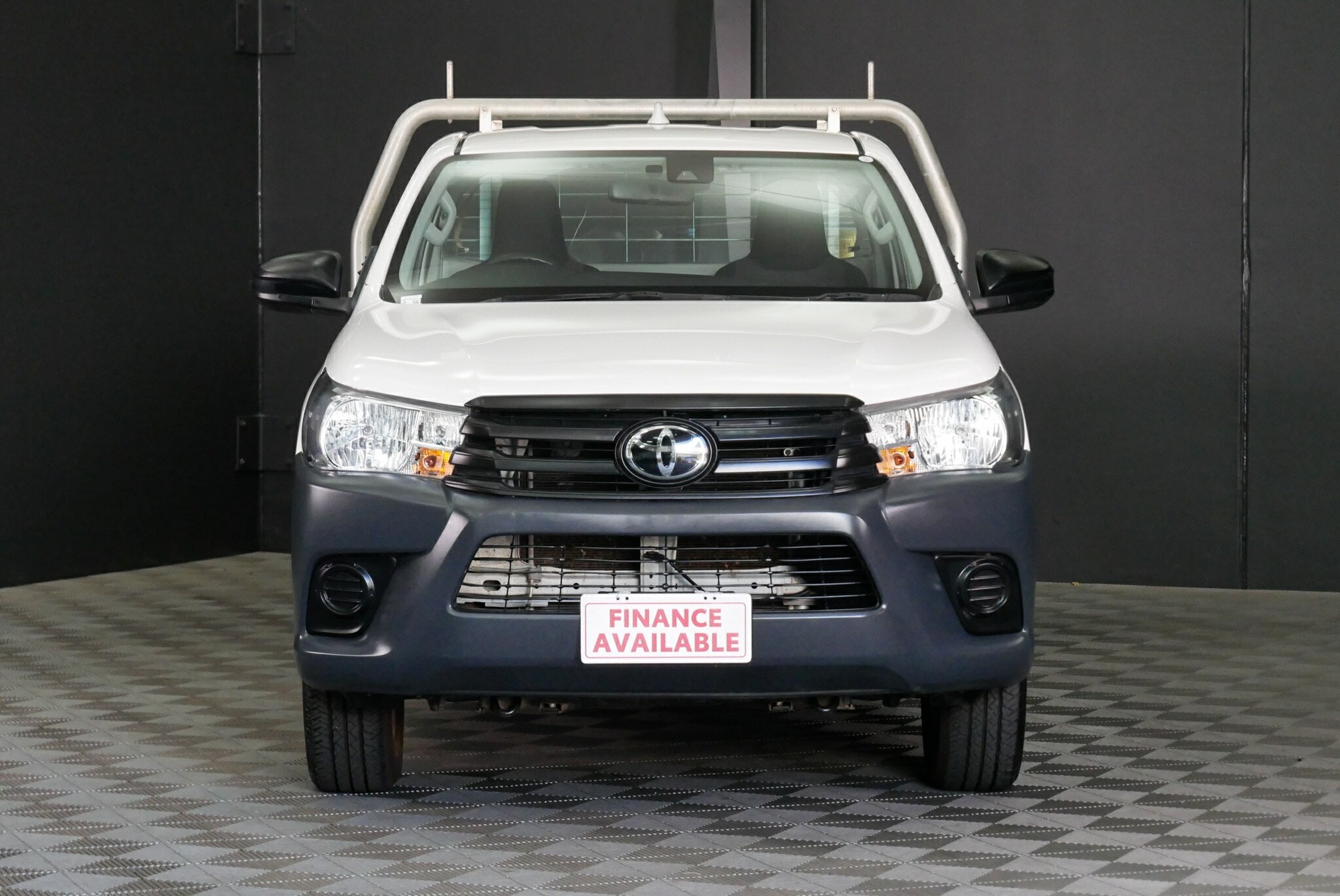 Toyota Hilux image 2