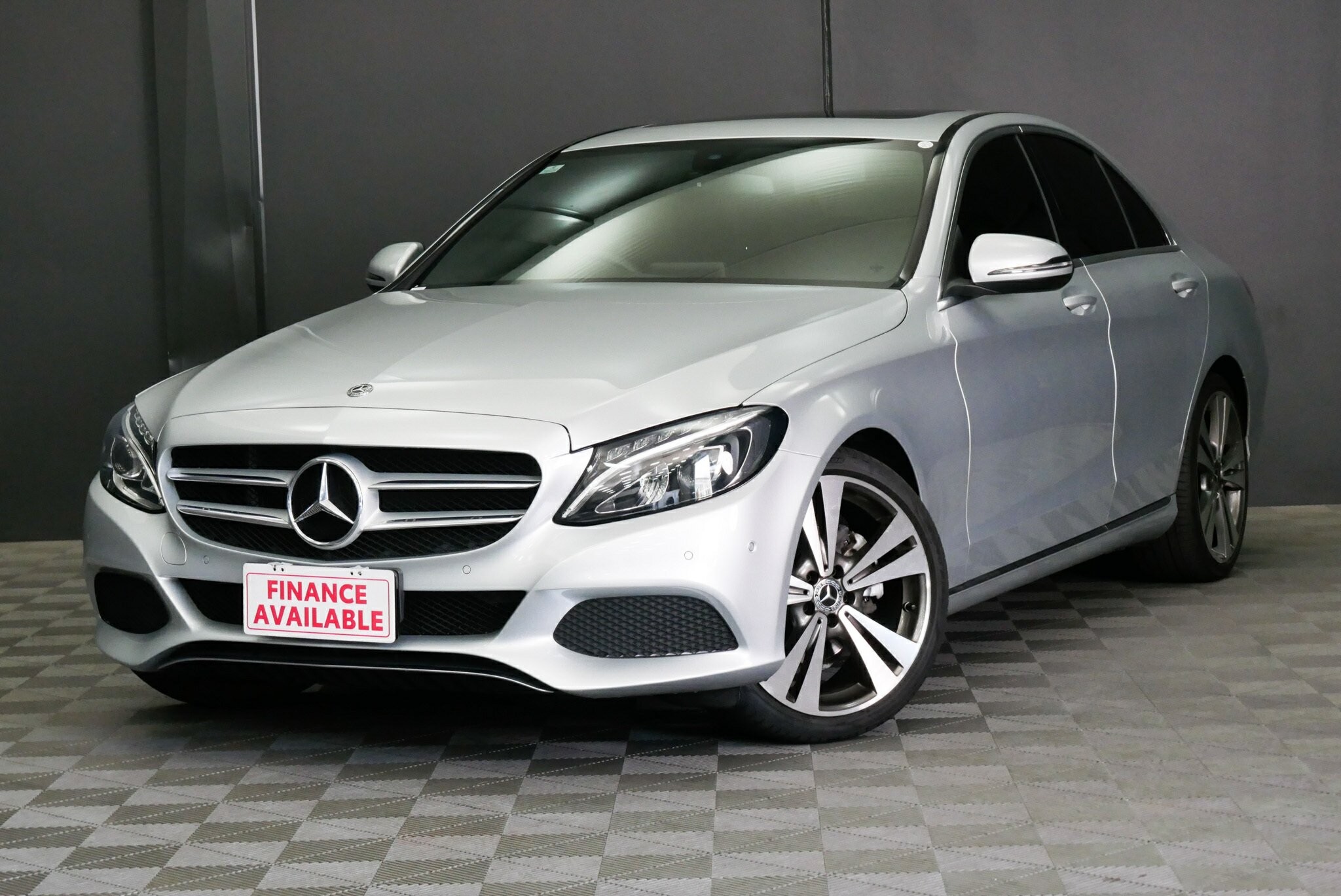 Mercedes Benz C-class image 3