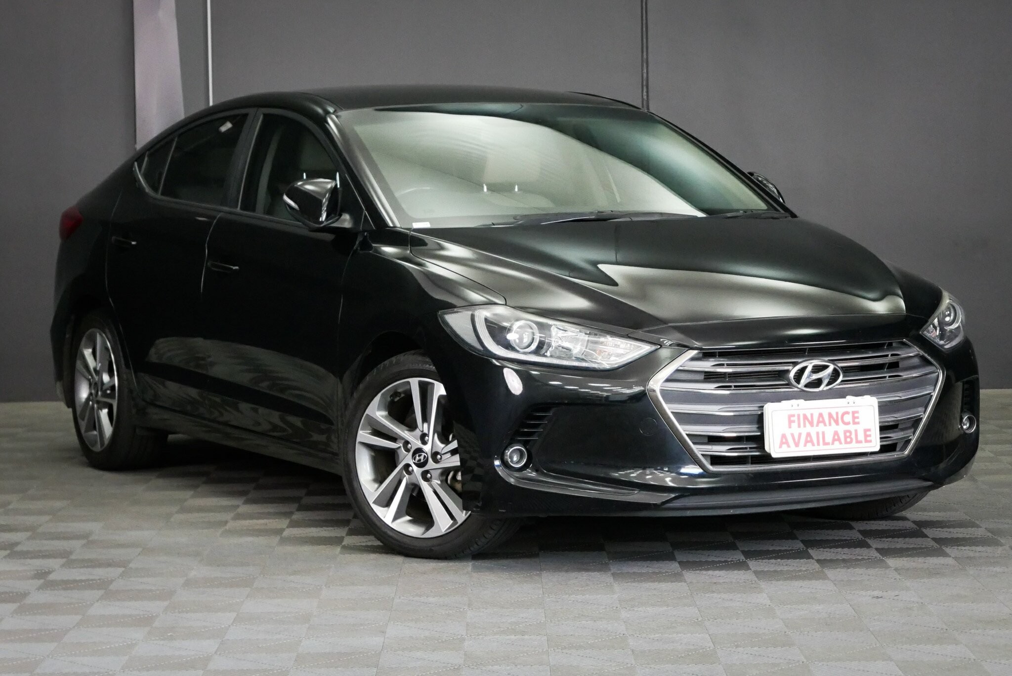 Hyundai Elantra image 1