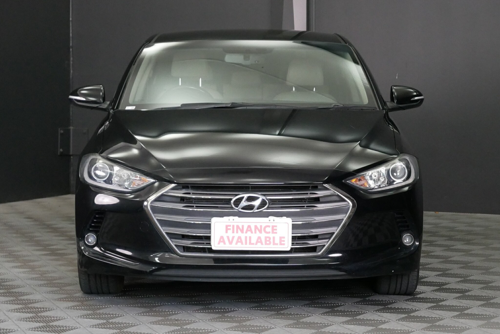 Hyundai Elantra image 2