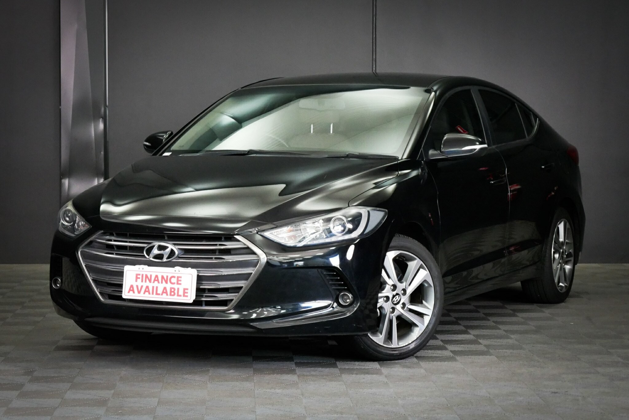 Hyundai Elantra image 3