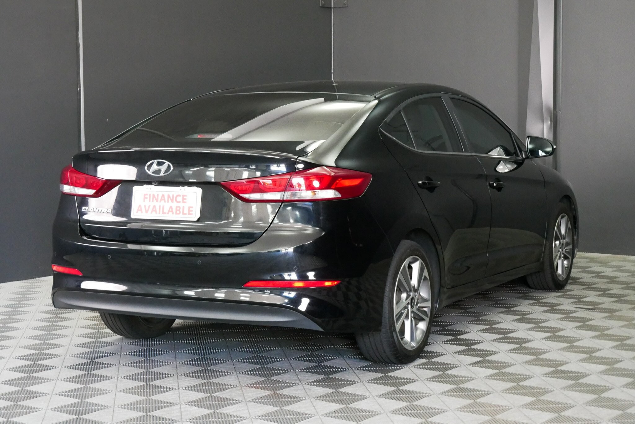 Hyundai Elantra image 4