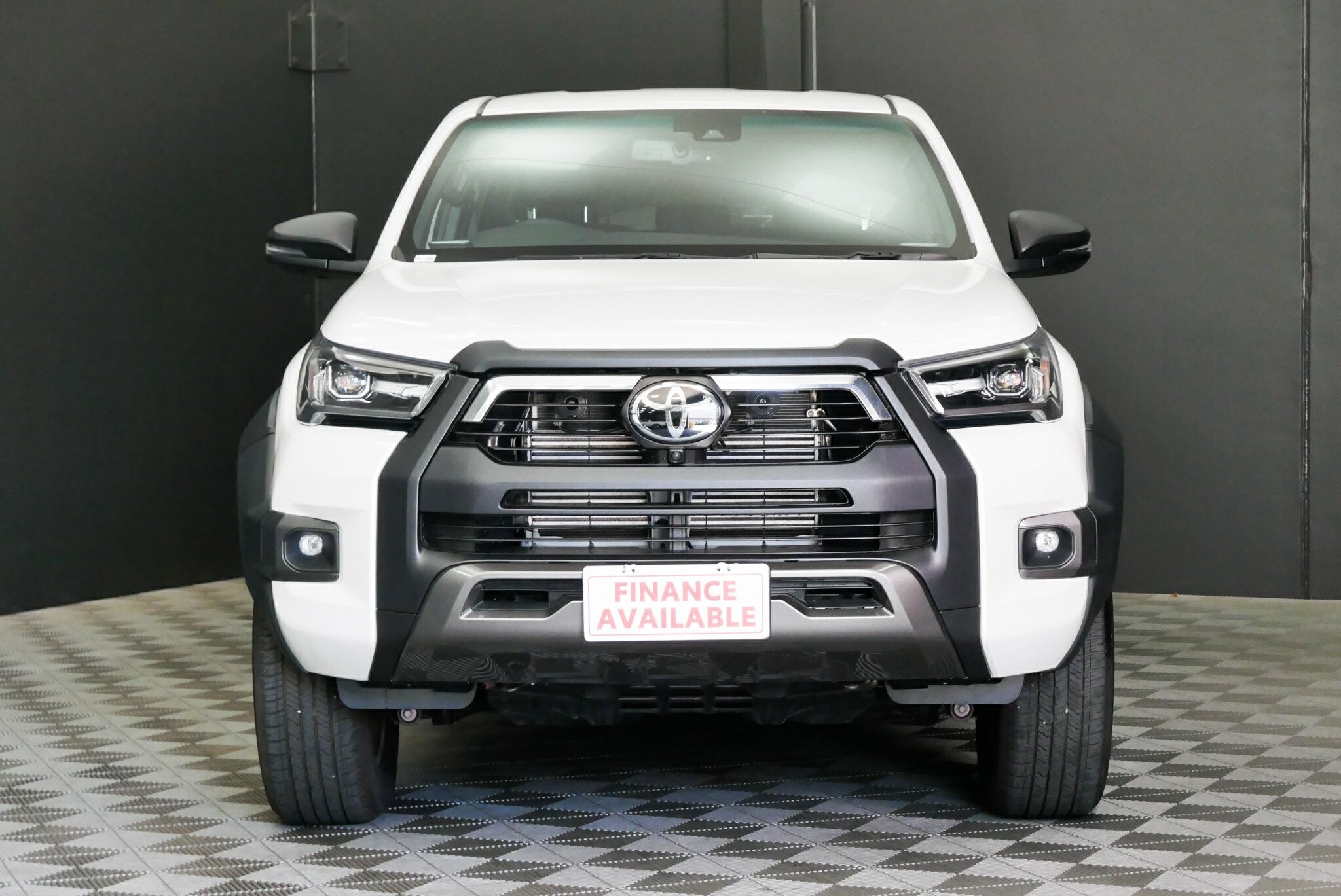 Toyota Hilux image 2