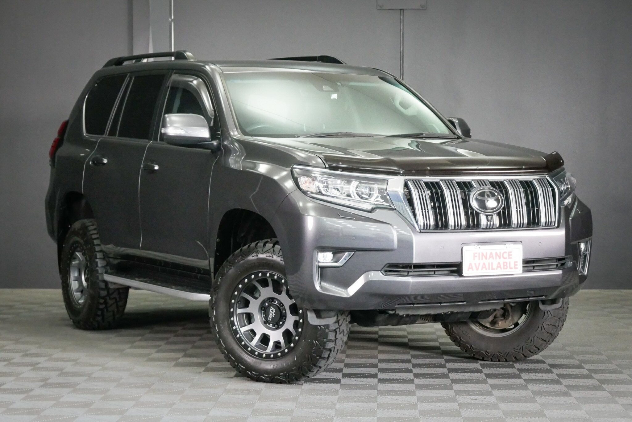 Toyota Landcruiser Prado image 1