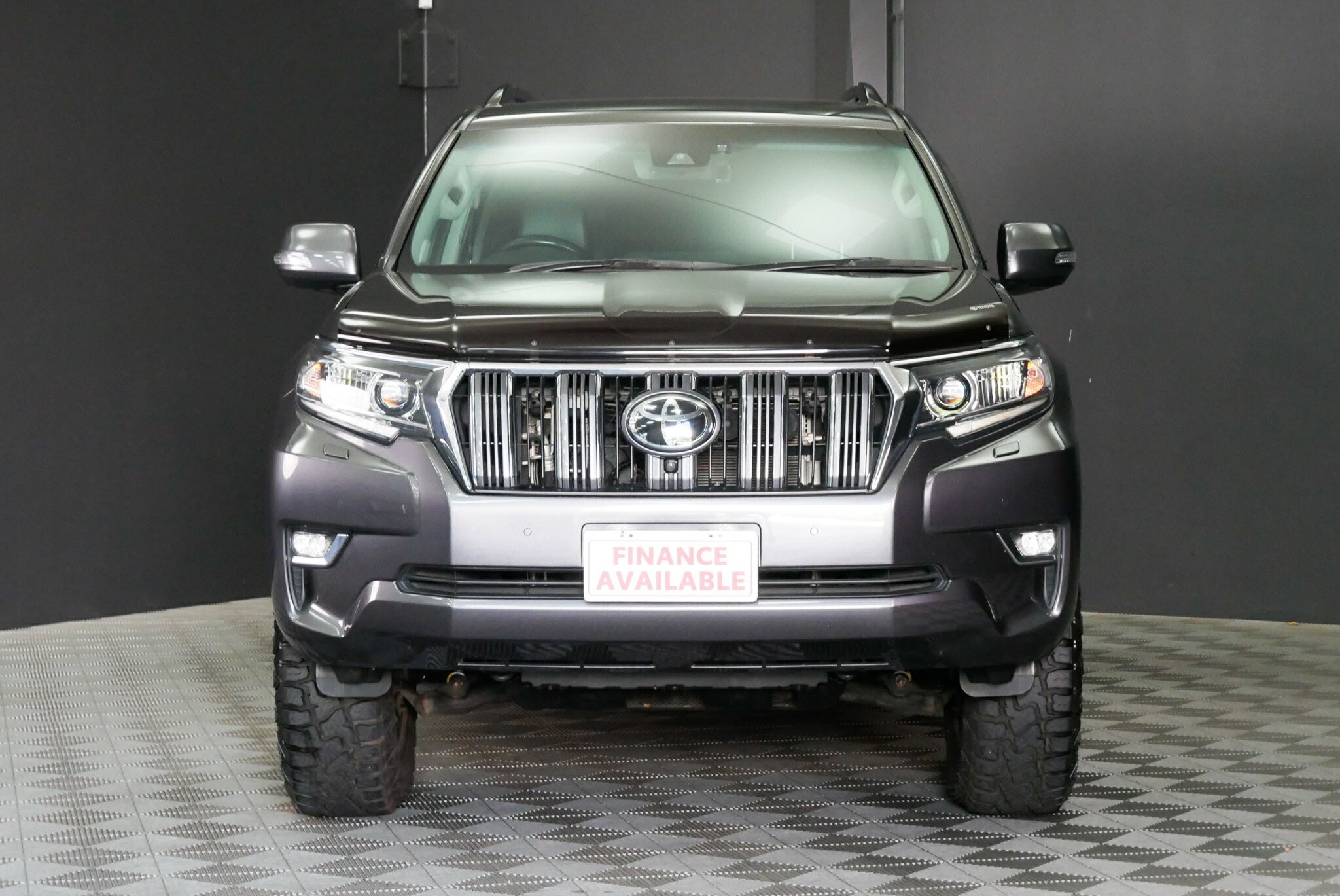 Toyota Landcruiser Prado image 2