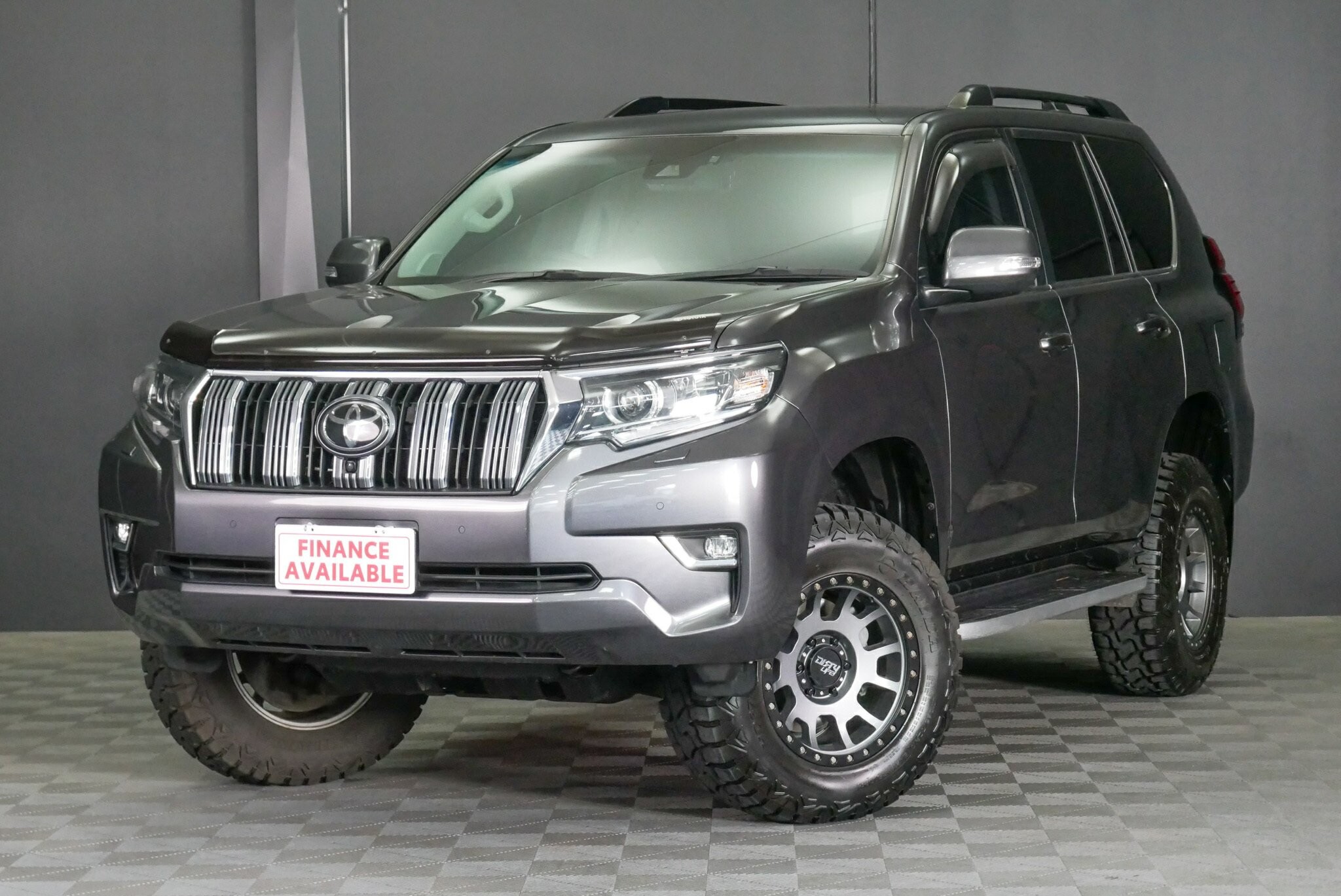 Toyota Landcruiser Prado image 3