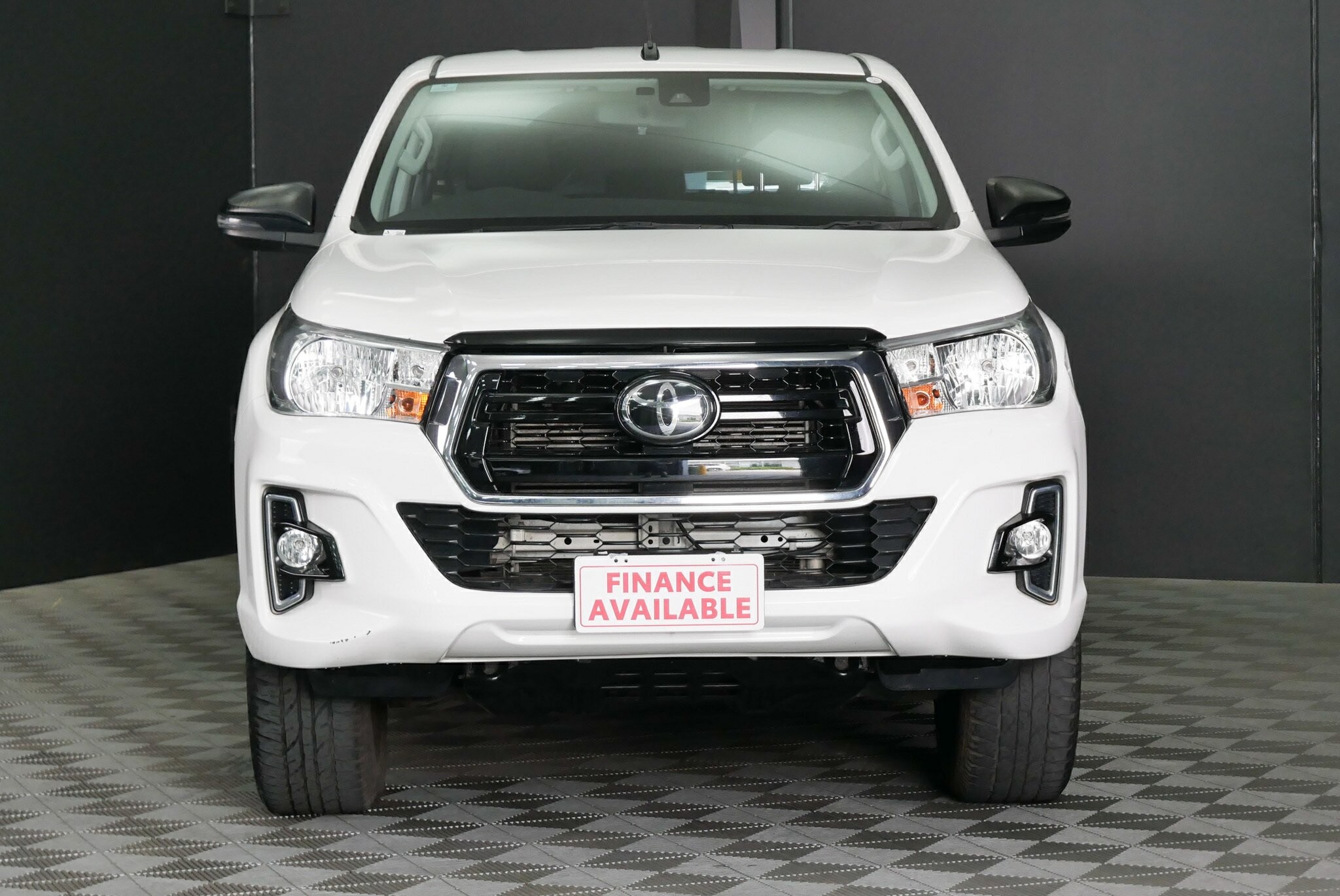 Toyota Hilux image 2