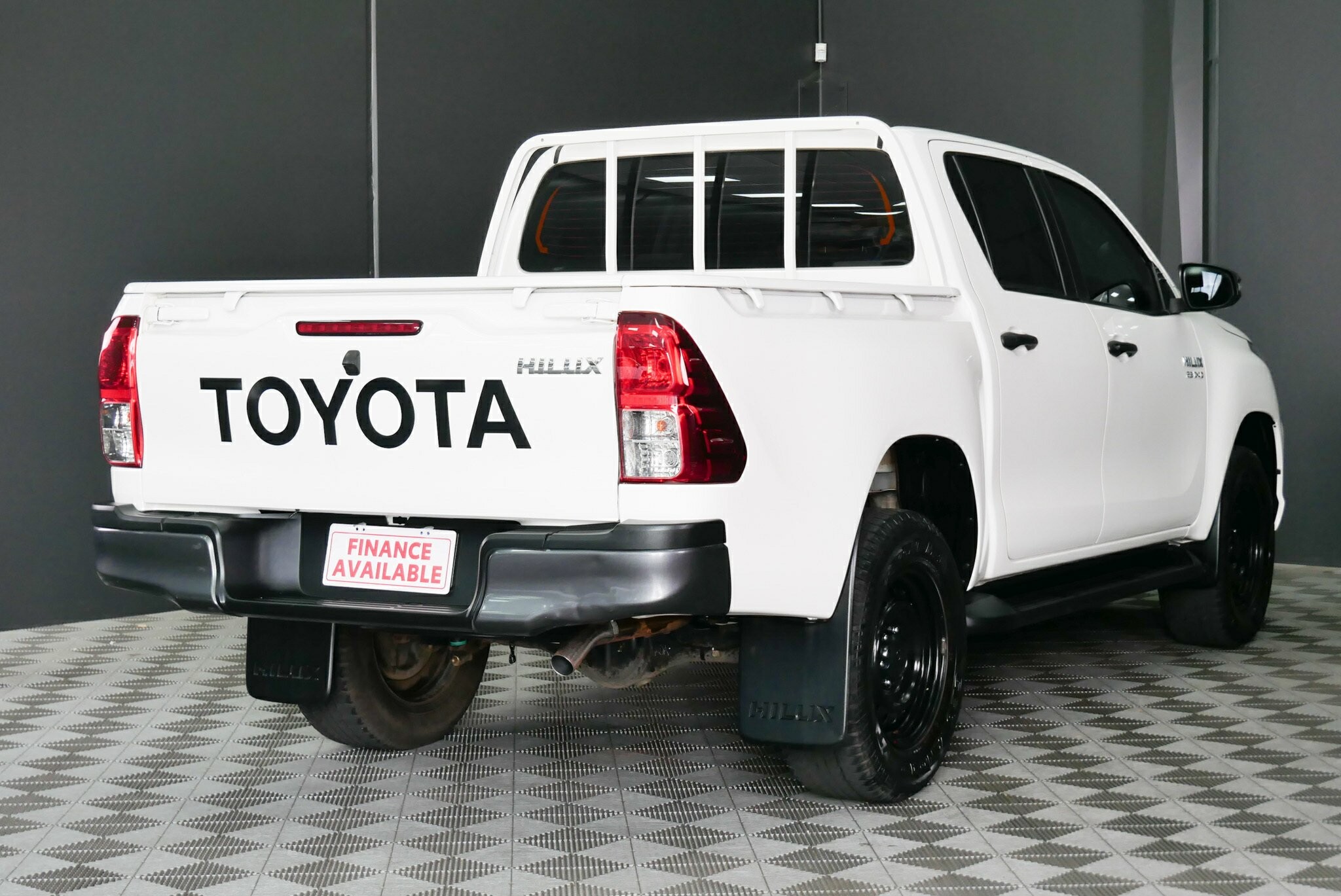 Toyota Hilux image 4