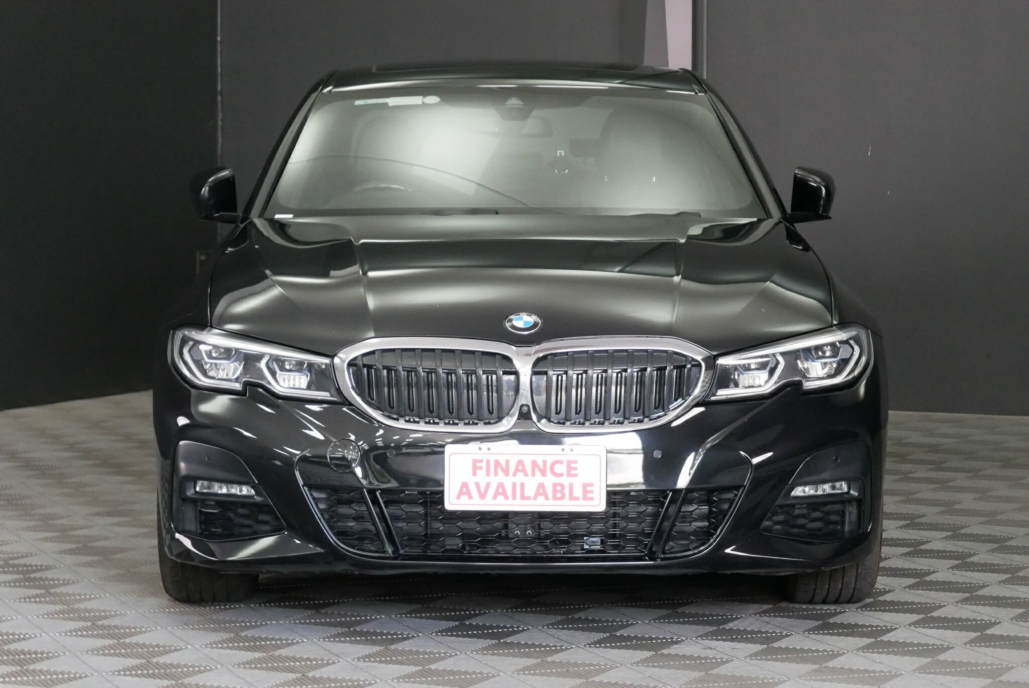 BMW 3 Series image 2